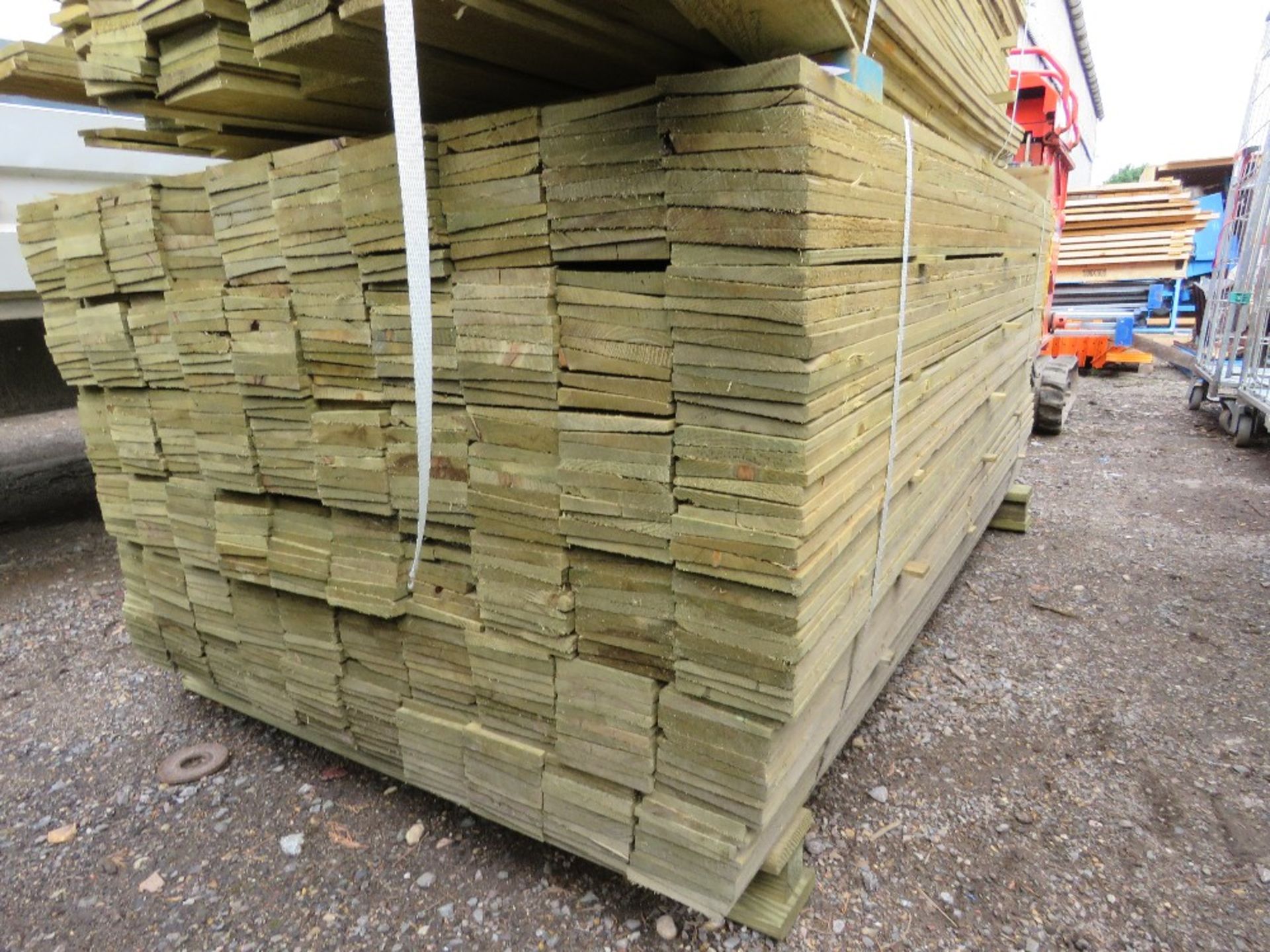 LARGE PACK OF PRESSURE TREATED FEATHER EDGE FENCE CLADDING TIMBERS. 1.80M LENGTH X 10CM WIDTH APPROX - Image 2 of 4