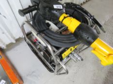 JCB BEAVER HYDRAULIC BREAKER PACK WITH A HOSE AND GUN.