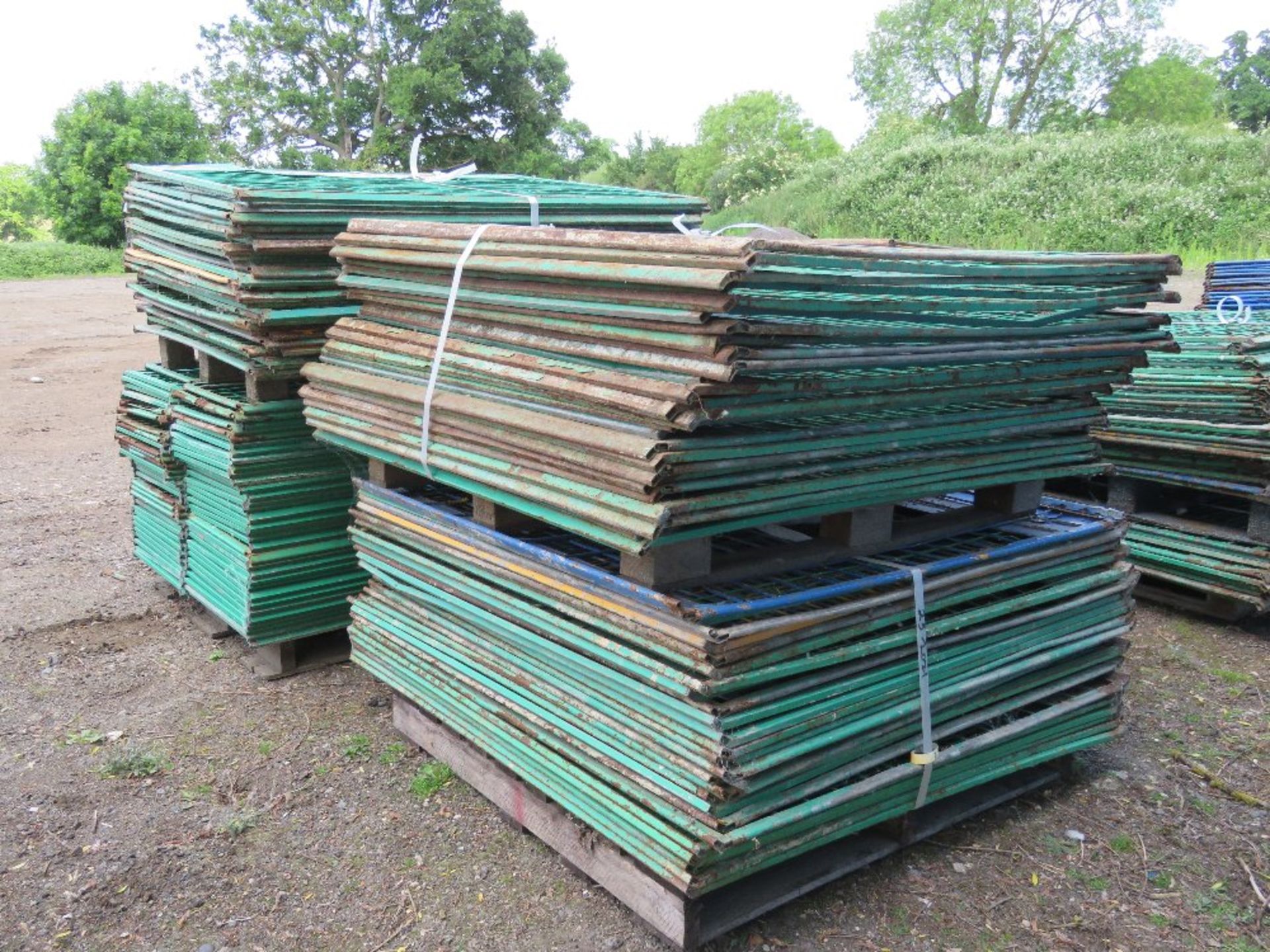 4 X PACKS OF ACROW SCAFFOLDING SAFETY MESH PANELS @ 1.26M X 1.38M APPROX. THIS LOT IS SOLD UNDER T - Image 4 of 4