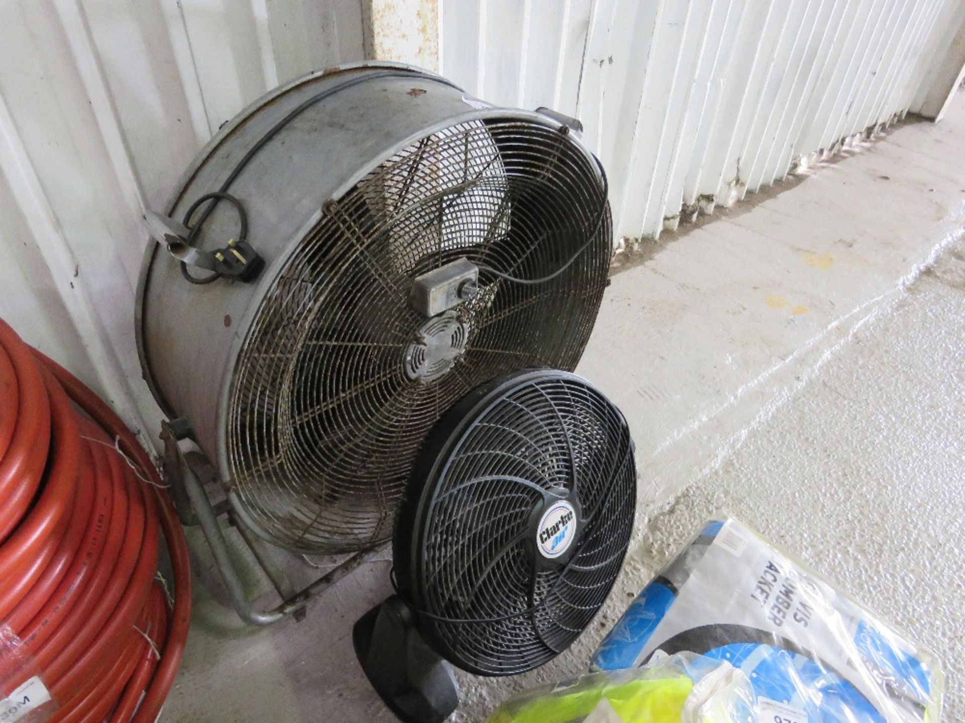 2 X LARGE FANS. THIS LOT IS SOLD UNDER THE AUCTIONEERS MARGIN SCHEME, THEREFORE NO VAT WILL BE CHARG - Image 2 of 3