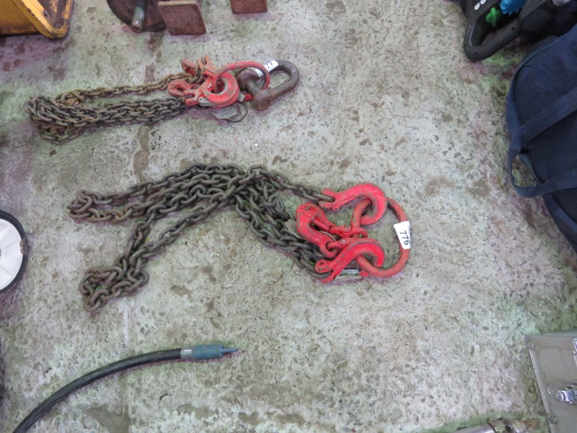 TWO LEGGED LIFTING CHAIN WITH SHORTENERS. THIS LOT IS SOLD UNDER THE AUCTIONEERS MARGIN SCHEME, THER