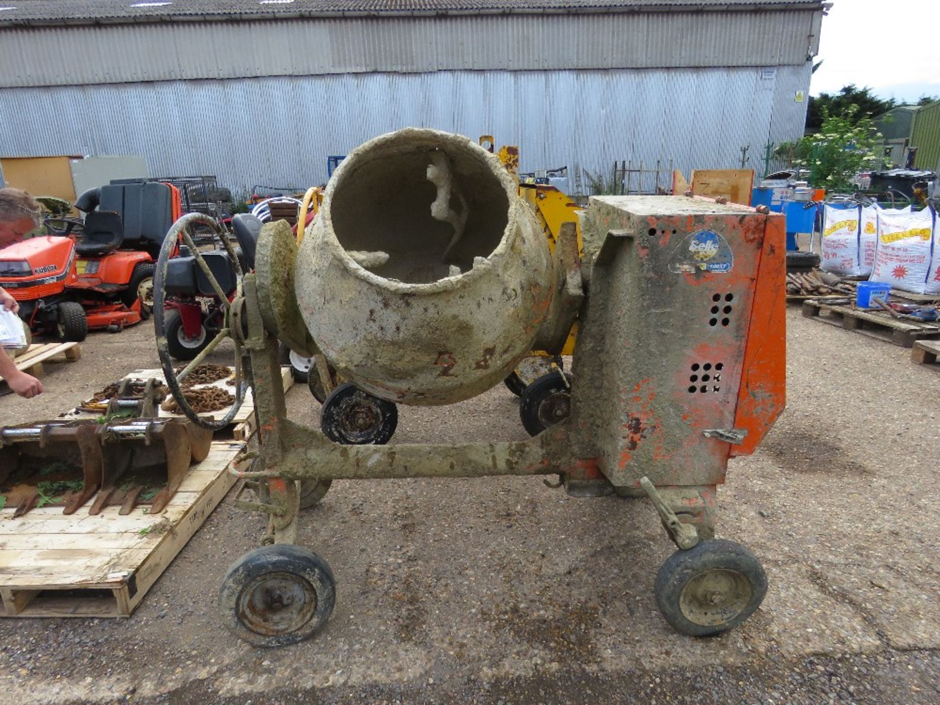 BELLE 100XT LISTER HANDLE START DIESEL SITE MIXER WITH HANDLE. - Image 2 of 5