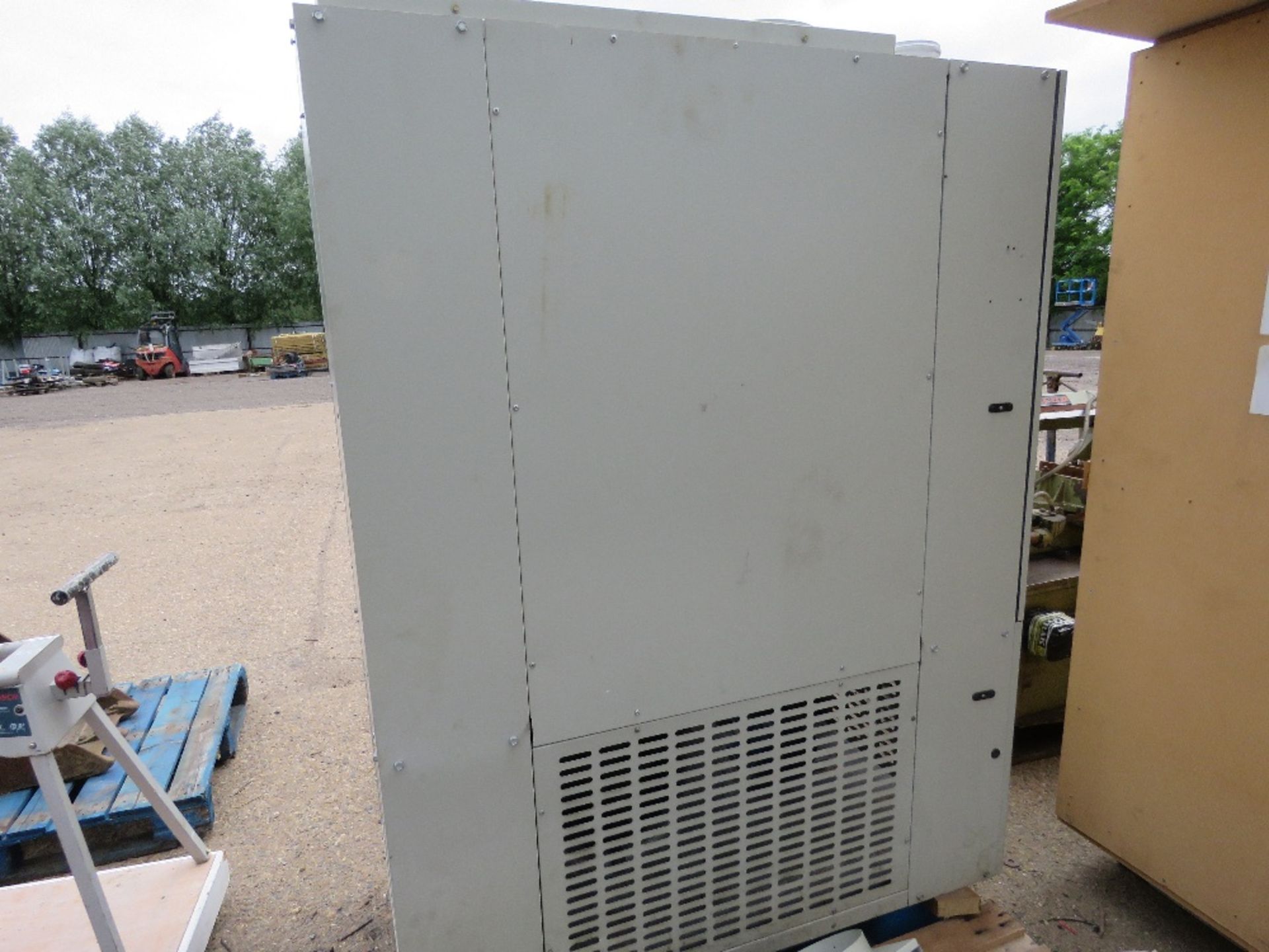 BENSON NATURAL GAS TUBULAR GAS CABINET HEATER MODEL PV330-2. - Image 2 of 5