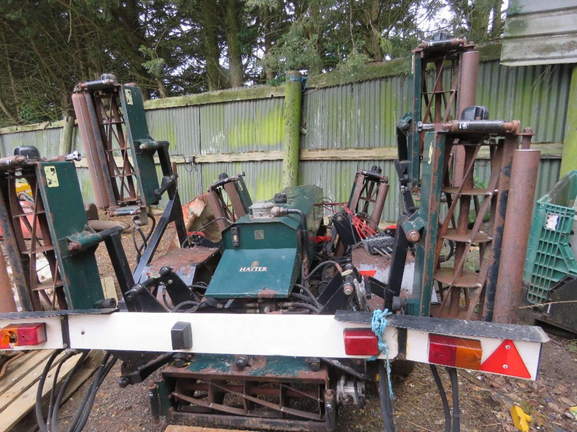 HAYTER TM729 TOWED GHAYTER TM729 TOWED G HAYTER TM729 TOWED GANG MOWER SET, PREVIOUS COUNCIL USEAGE. - Image 3 of 6
