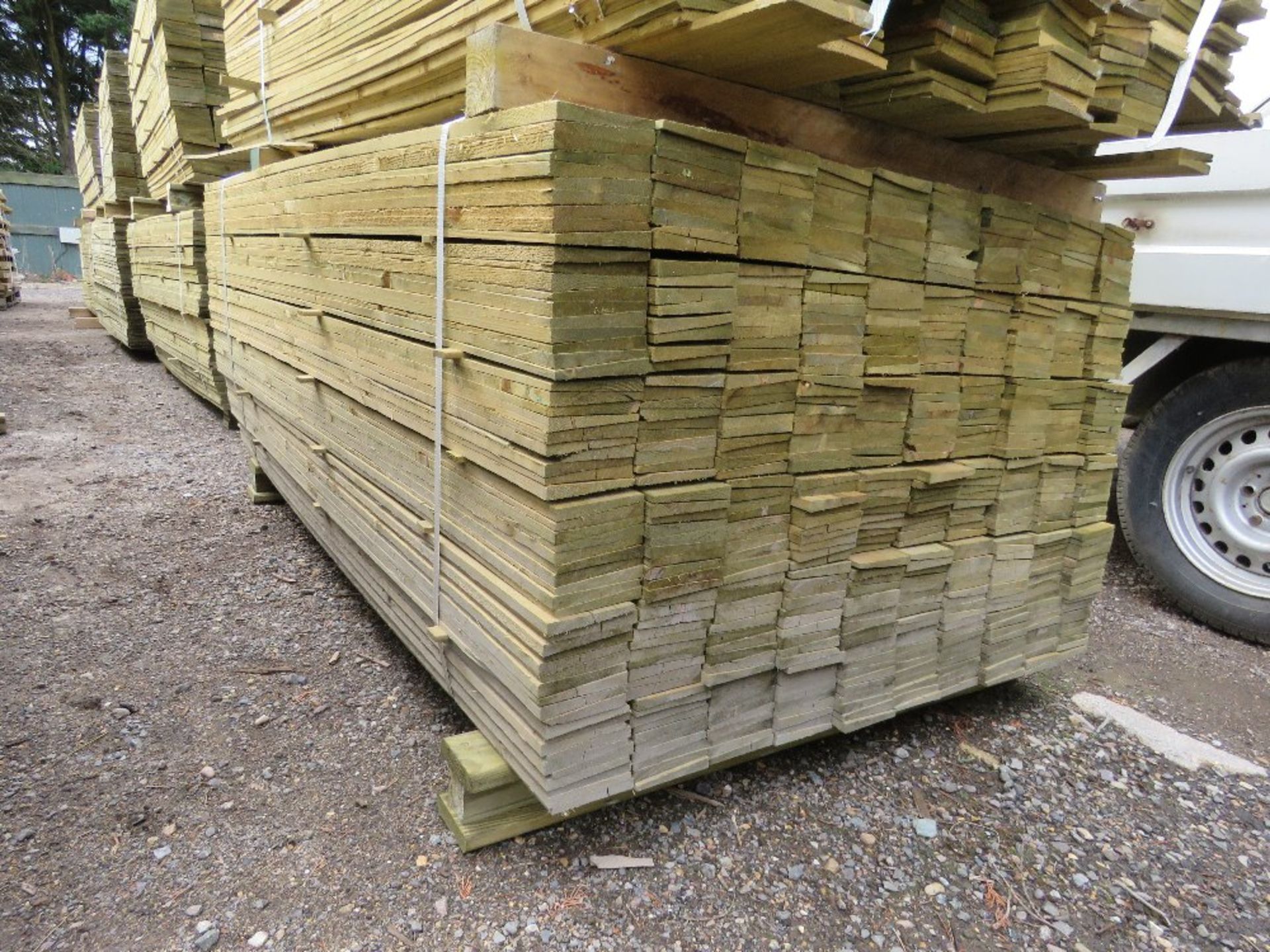 LARGE PACK OF PRESSURE TREATED FEATHER EDGE FENCE CLADDING TIMBERS. 1.80M LENGTH X 10CM WIDTH APPROX