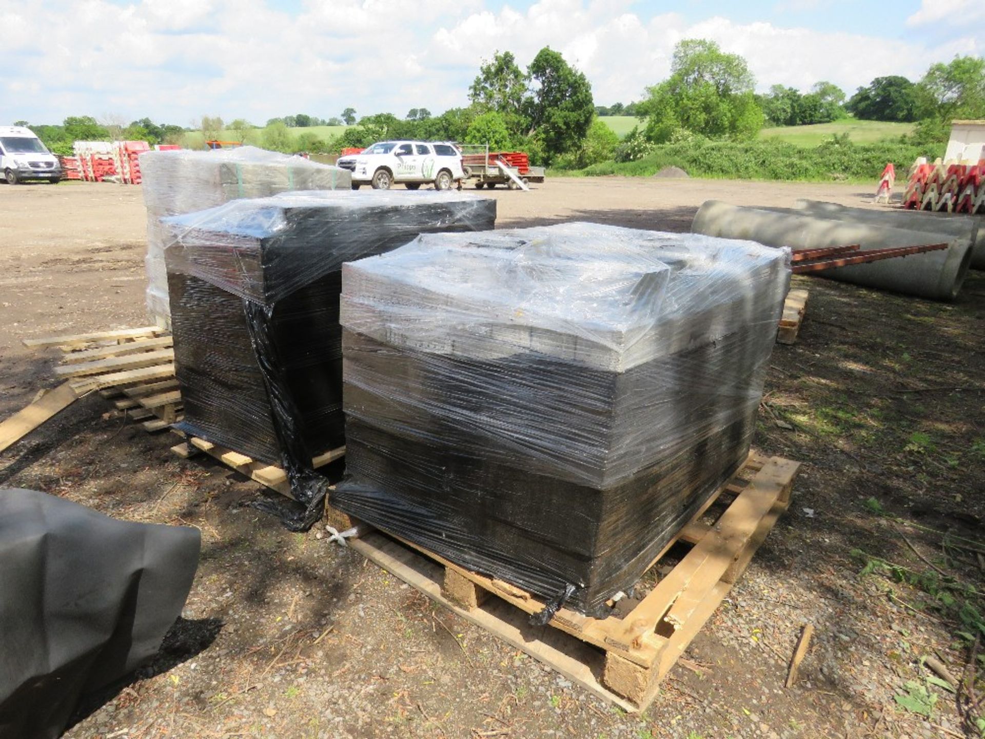 3 X PALLETS OF HEAVY DUTY PAVERS. THIS LOT IS SOLD UNDER THE AUCTIONEERS MARGIN SCHEME, THEREFORE NO - Image 4 of 7