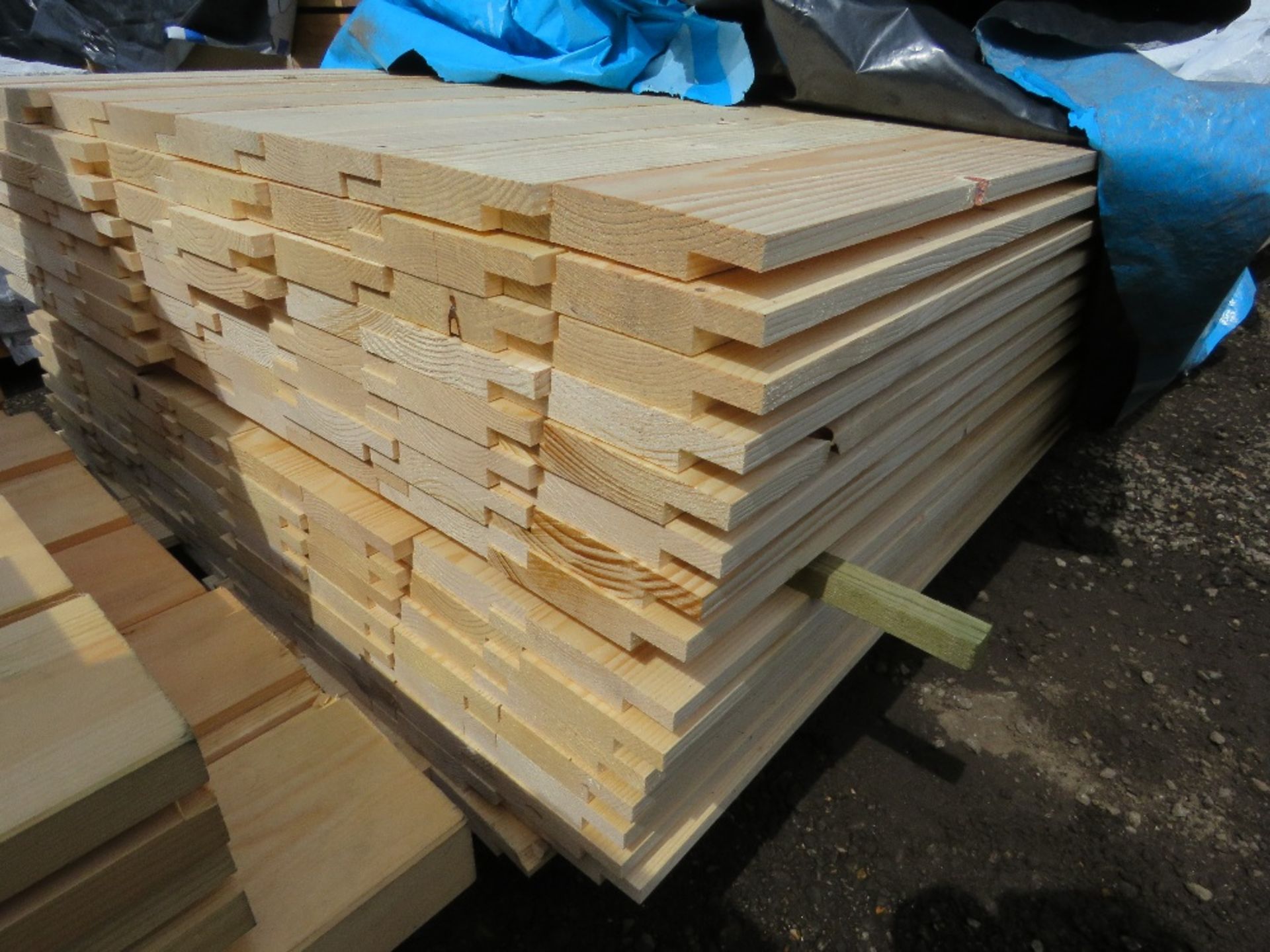 PACK OF HEAVY DUTY INTERLOCKING BOARDS 14CM WIDE X 25MM DEPTH X 1.83M LENGTH APPROX.