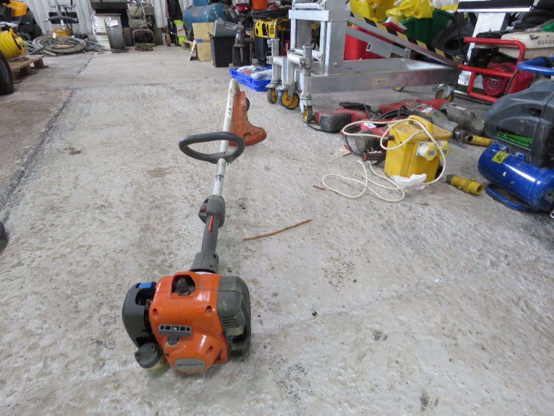 HUSQVARNA PETROL STRIMMER. - Image 3 of 4