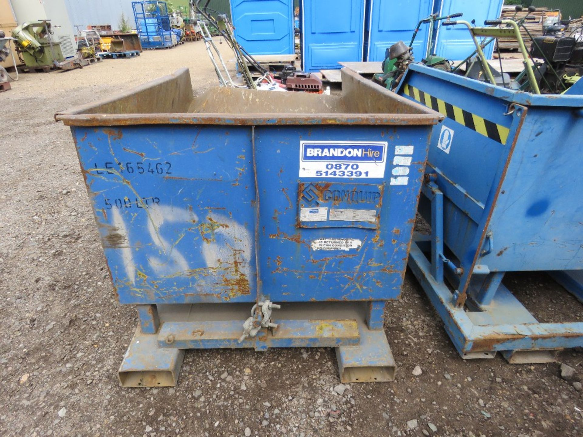 TIPPING FORKLIFT MOUNTED SKIP, REQUIRES A CATCH.. THIS LOT IS SOLD UNDER THE AUCTIONEERS MARGIN SCHE - Image 3 of 3