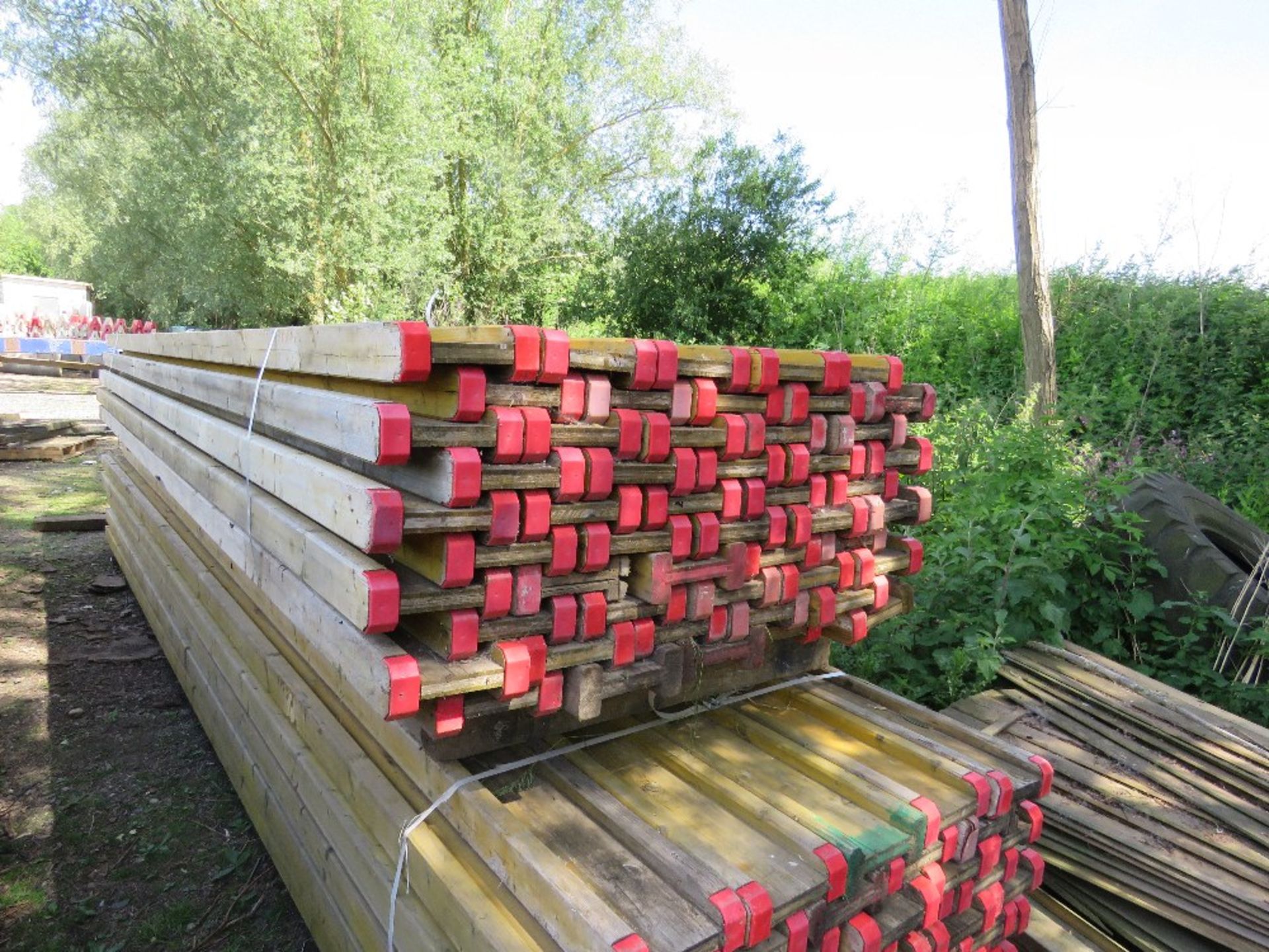 PACK OF 50NO TIMBER FORMWORK SUPPORTING "I" BEAMS , 4.9METRE LENGTH. IDEAL FOR FORMING ROOF STRUCTUR - Image 4 of 5