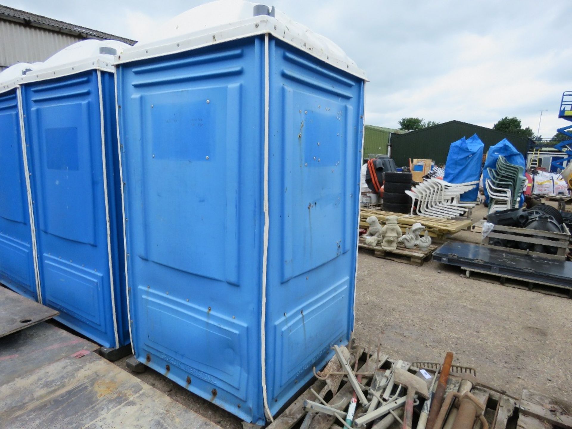 PORTABLE SITE TOILET. - Image 2 of 5