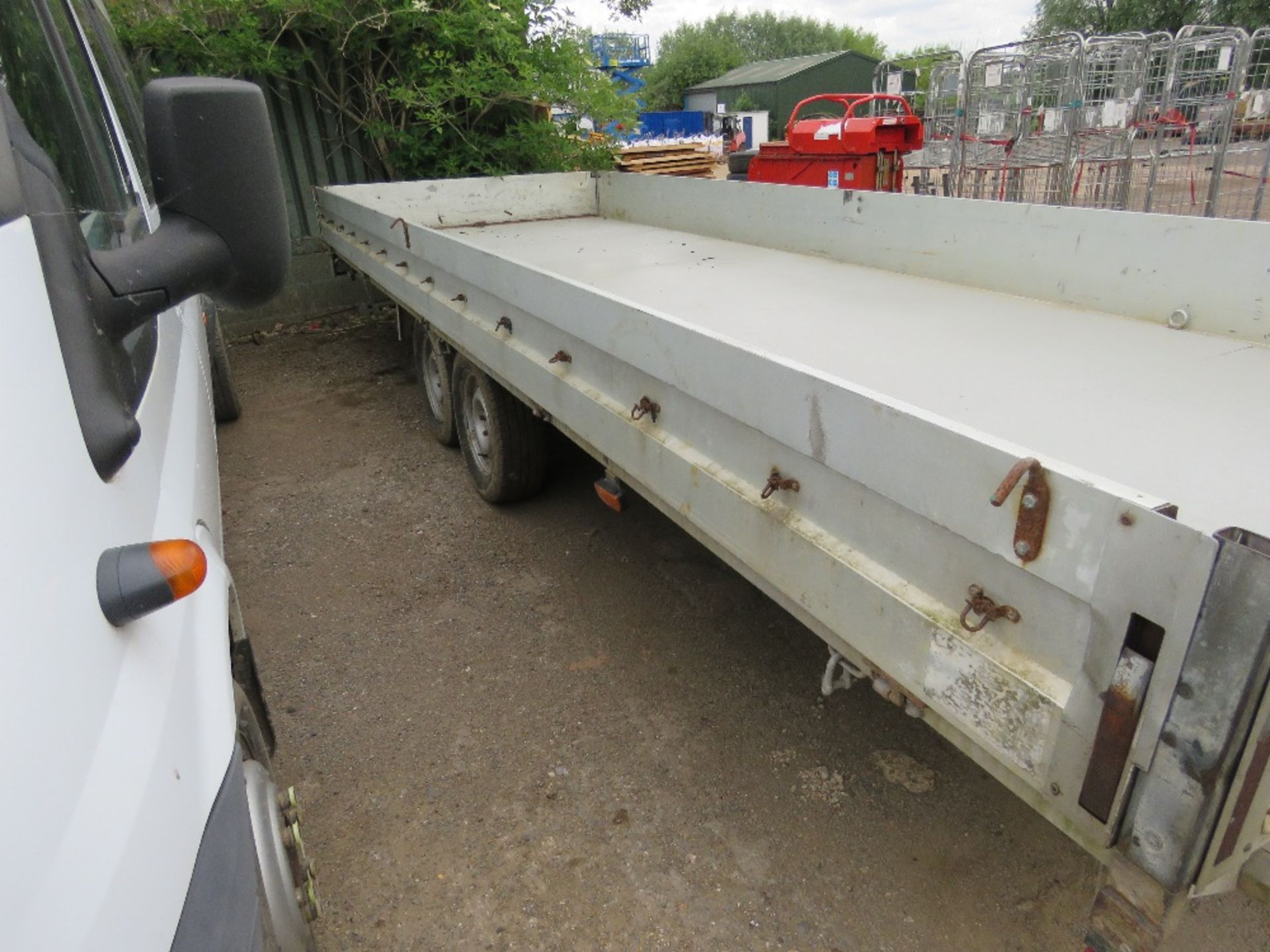 TWIN AXLED DROP SIDE TRAILER, 20FT LENGTH APPROX. THIS LOT IS SOLD UNDER THE AUCTIONEERS MARGIN SCHE - Image 9 of 10