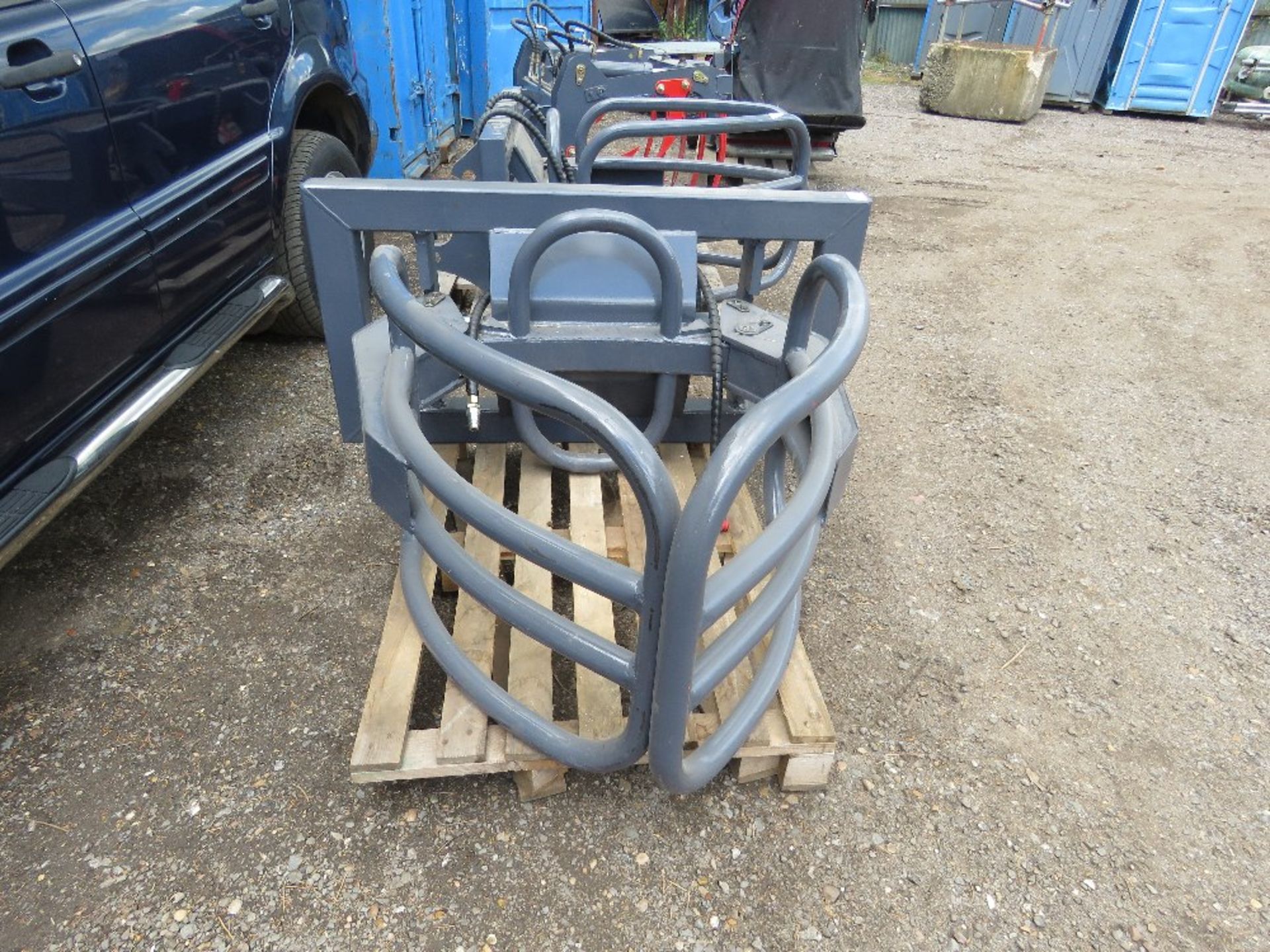 WRAPPED BALE SQUEEZE ATTACHMENT FOR TRACTOR FOREND LOADER OF FORKLIFT/TELHANDLER, UNUSED. - Image 2 of 4