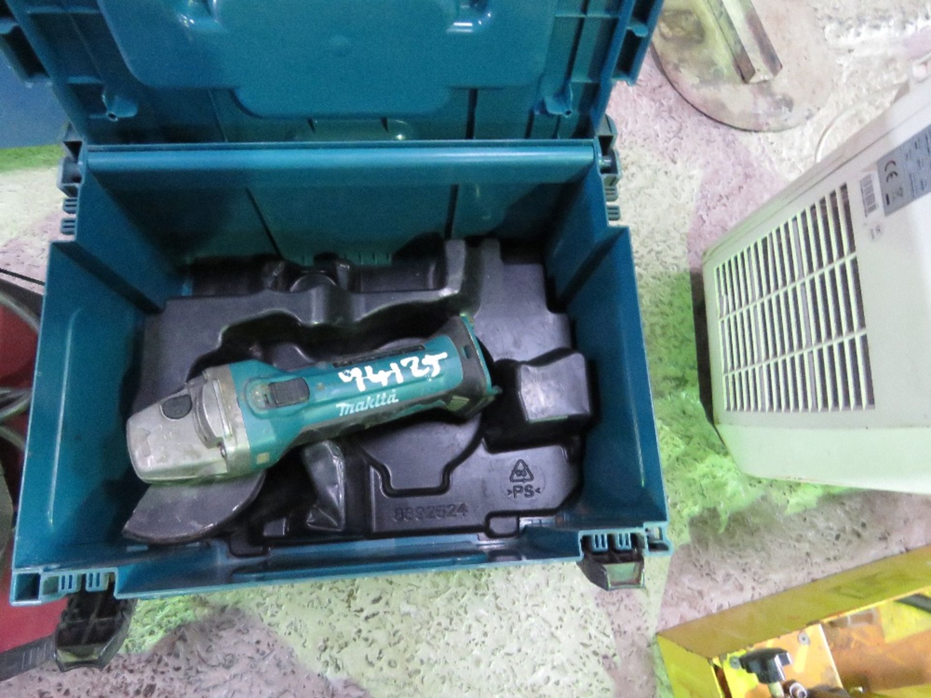 2 X MAKITA BOXED TOOLS: BATTERY NUT GUN AND GRINDER, NO BATTERIES/CHARGERS.
