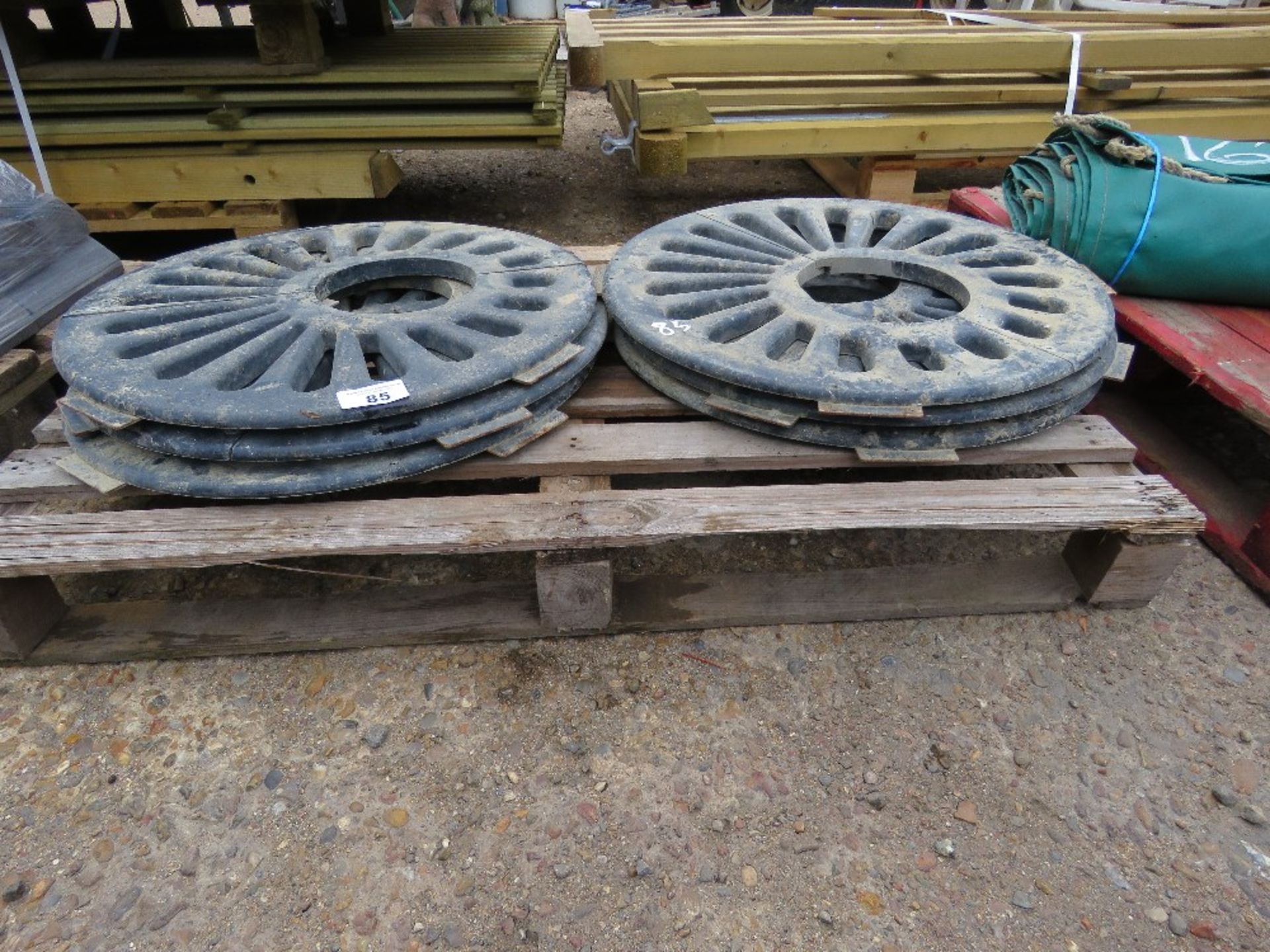 6 X TREE SURROUNDING GRILLES, 63CM DIAMETER APPROX. THIS LOT IS SOLD UNDER THE AUCTIONEERS MARGIN SC - Image 2 of 4