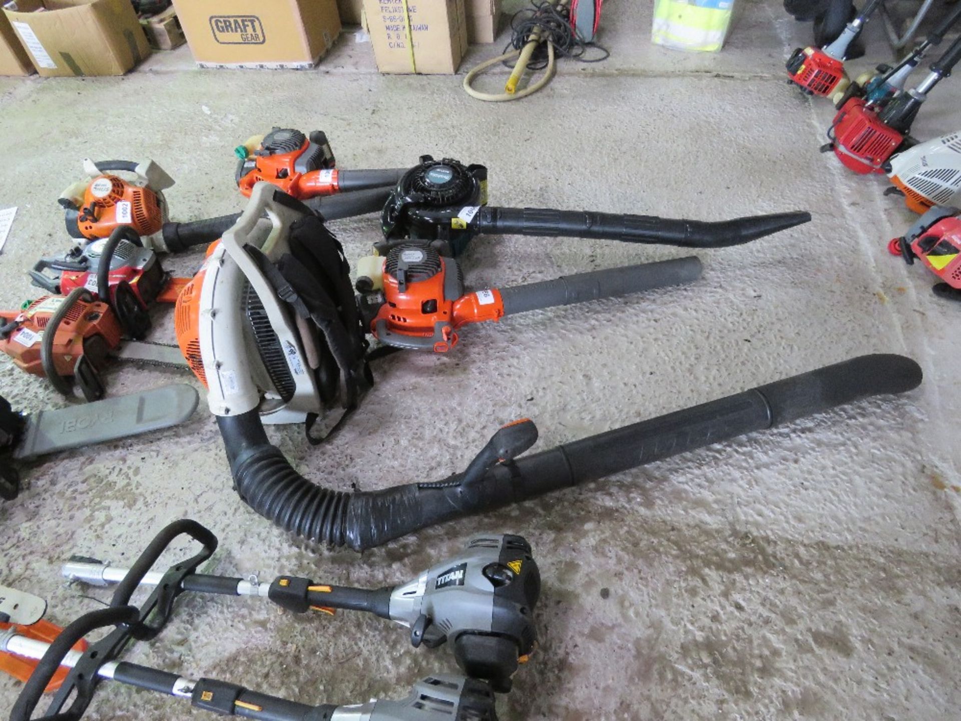 STIHL BR550 PETROL ENGINED BACKPACK BLOWER. THIS LOT IS SOLD UNDER THE AUCTIONEERS MARGIN SCHEME, TH - Image 4 of 4