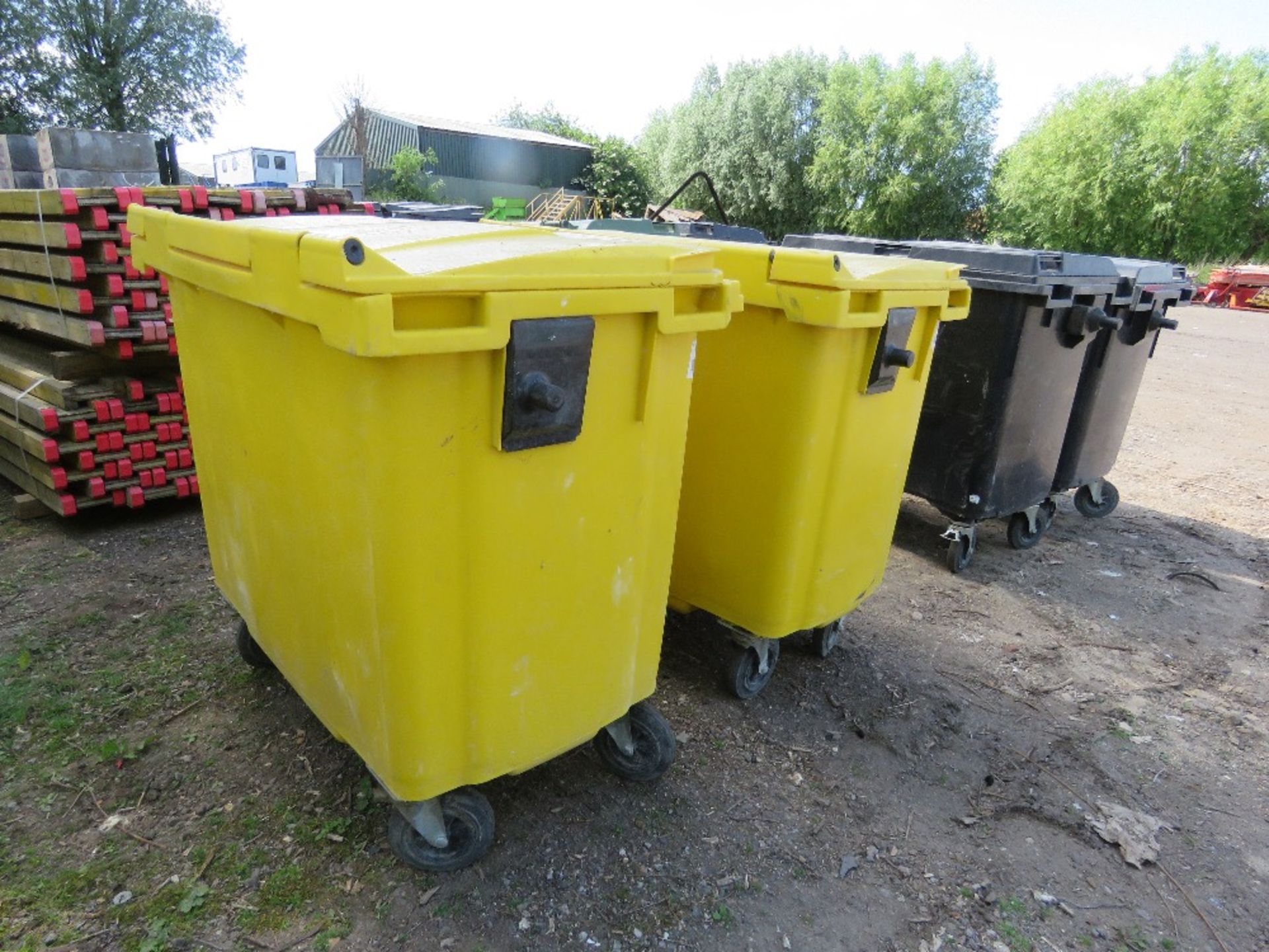 2 X LARGE CAPACITY WHEELED PLASTIC WASTE BINS. THIS LOT IS SOLD UNDER THE AUCTIONEERS MARGIN SCHEME, - Image 3 of 4