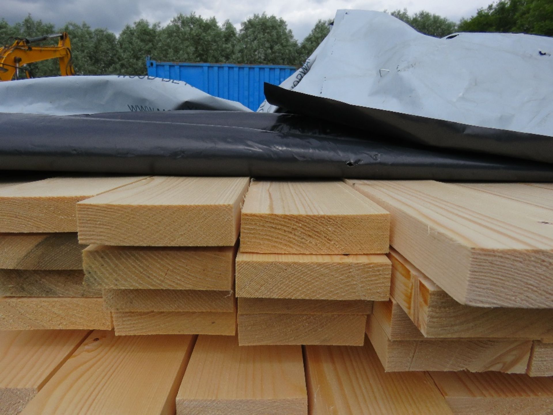 EXTRA LARGE PACK OF TIMBER FENCING SLATS: 70MM X 20MM APPROX @ 1.8METRES LENGTH APPROX. - Image 3 of 3