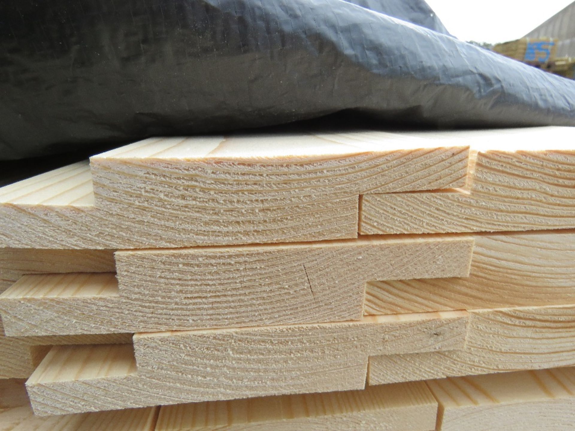 SMALL PACK OF INTERLOCKING SHADOWLAP TIMBER BOARDS 1.83M LENGTH X 145MM WIDTH APPROX. - Image 4 of 4