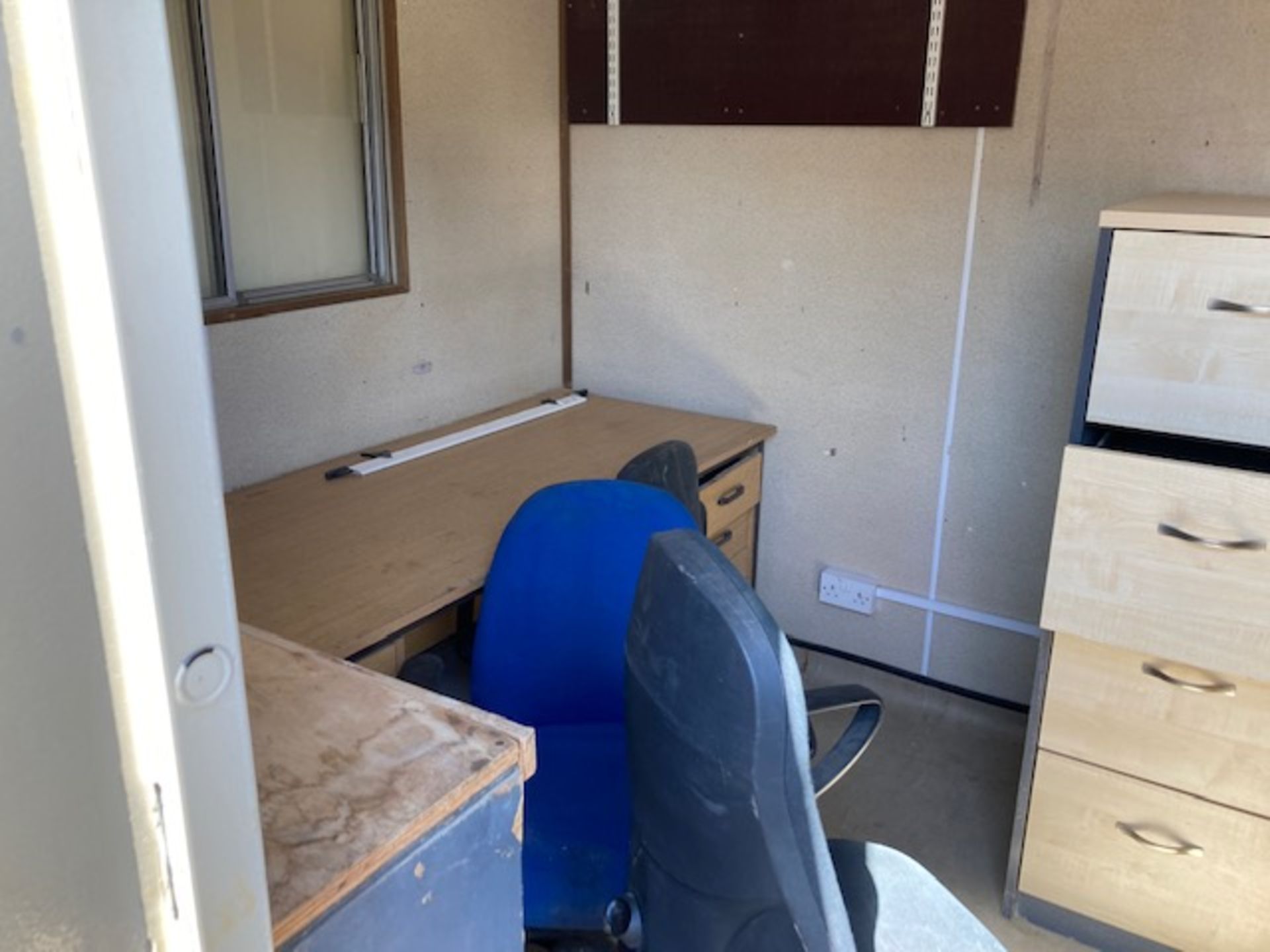20foot length secure containerised office with key. - Image 4 of 8