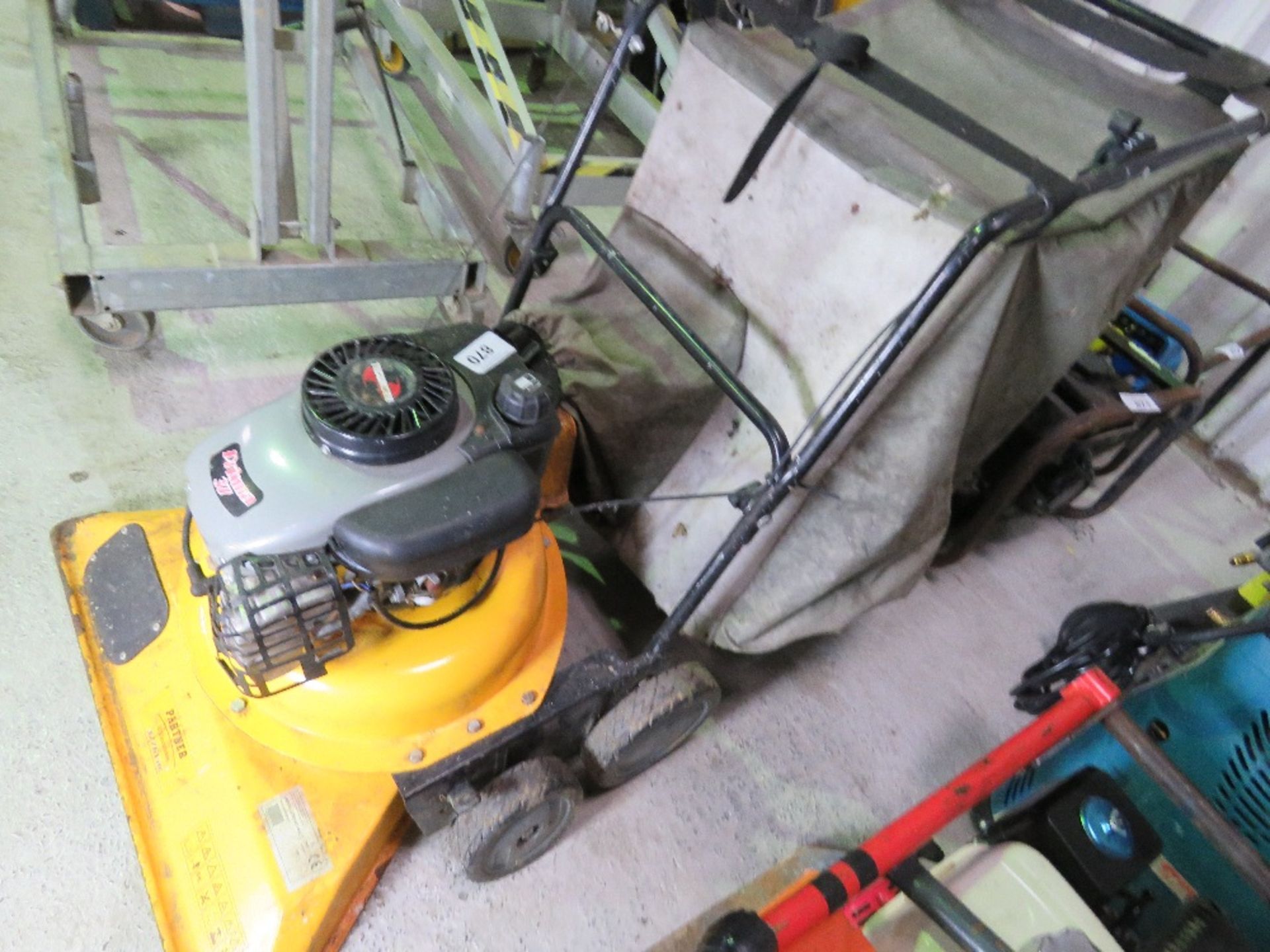 PETROL ENGINED GARDEN VAC UNIT WITH COLLECTOR BAG. - Image 2 of 3