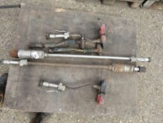 2 X POLE SCABBLERS PLUS 4 X HAND HELD SCABBLERS. DIRECT FROM LOCAL COMPANY WHO ARE DOWNSIZING.