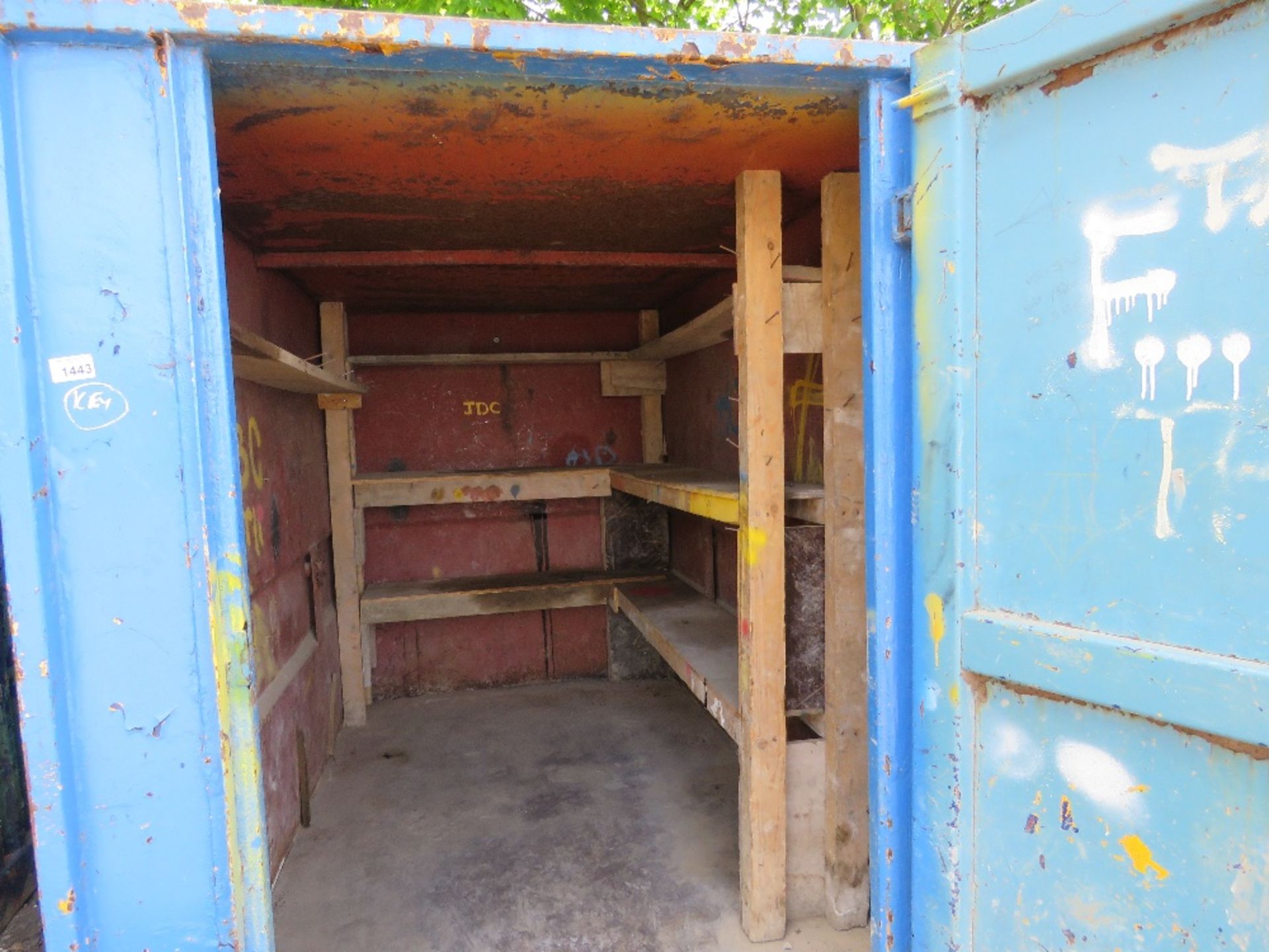 CHAIN LIFT SKIP TYPE ENCLOSED STORAGE CONTAINER 6FT WIDE X 10FT LENGTH APPROX WITH KEY. TS13. - Image 4 of 5