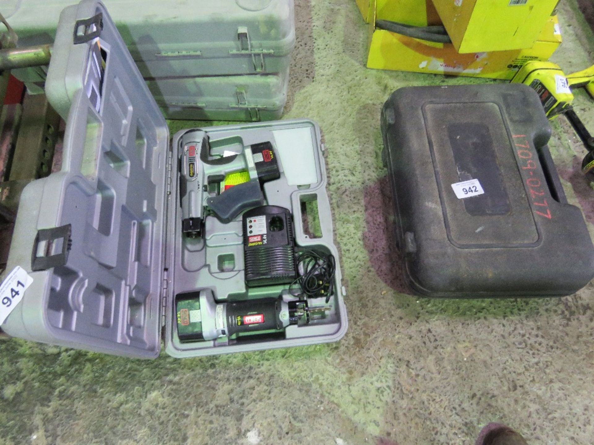 SENCO BATTERY TOOL SET IN A BOX. - Image 4 of 4