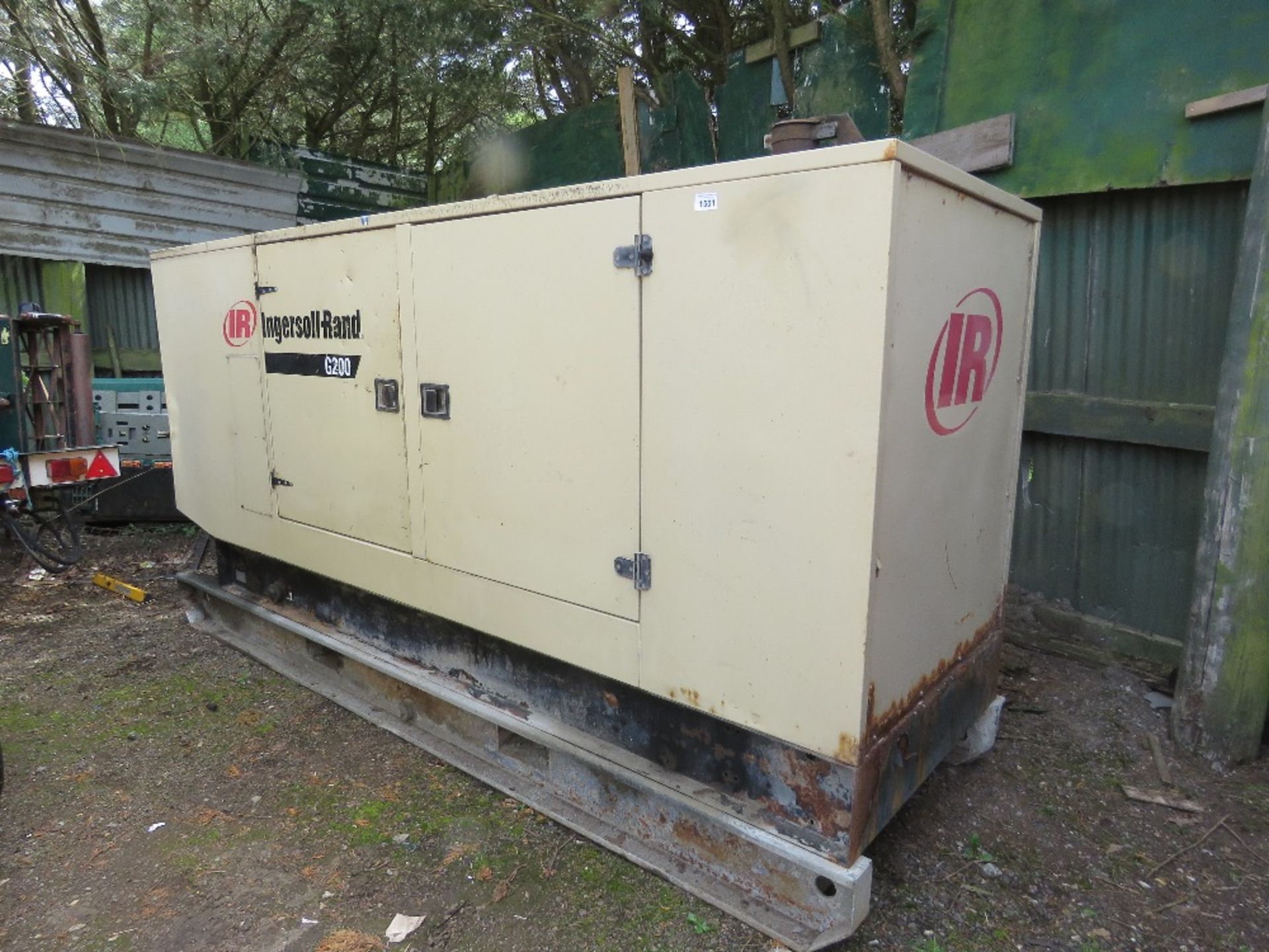 INGERSOLL RAND G200 SKID MOUNTED 200KVA RATED GENERATOR SET WITH JOHN DEERE ENGINE. WHEN TESTED WAS