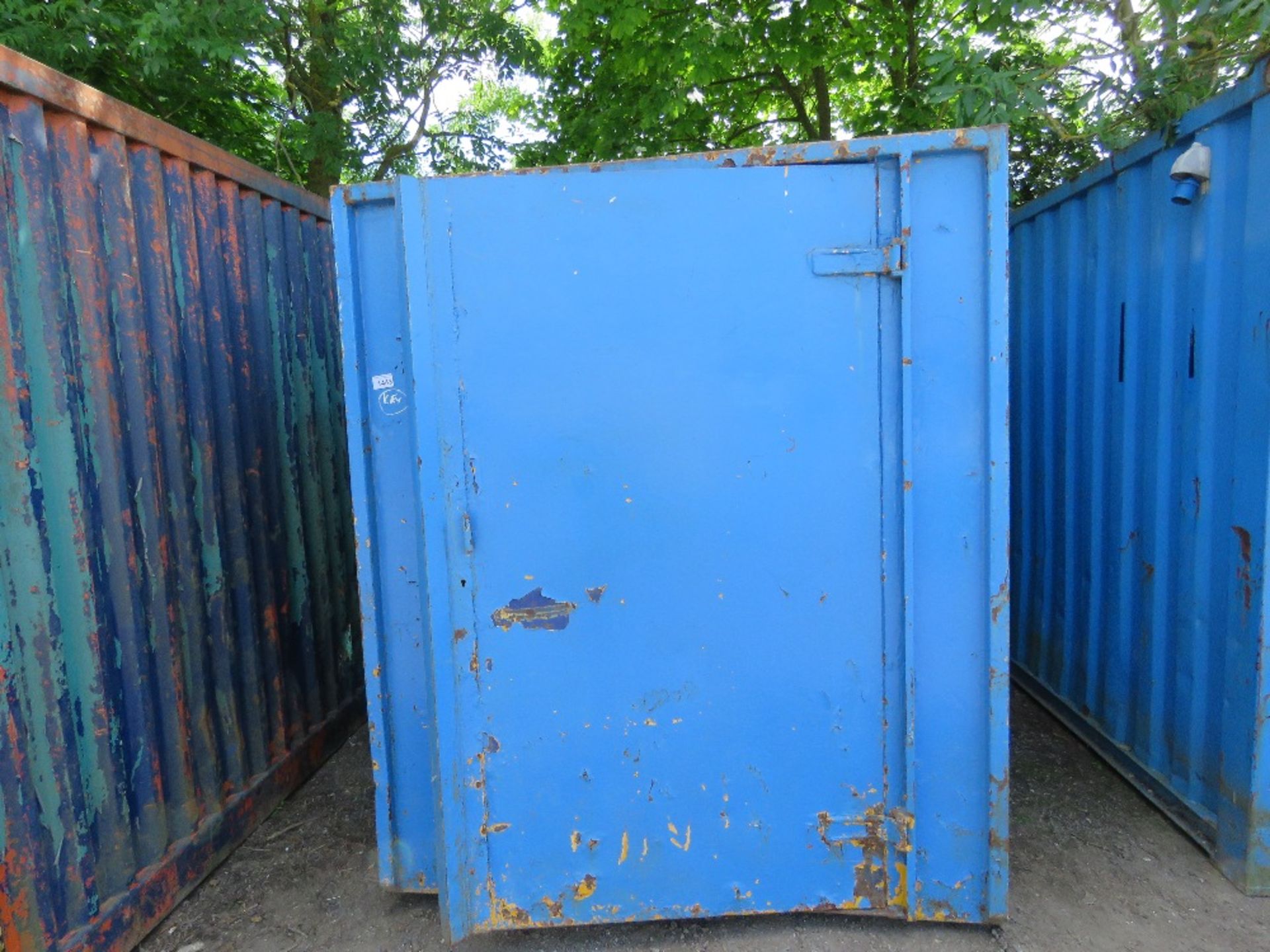 CHAIN LIFT SKIP TYPE ENCLOSED STORAGE CONTAINER 6FT WIDE X 10FT LENGTH APPROX WITH KEY. TS13. - Image 5 of 5