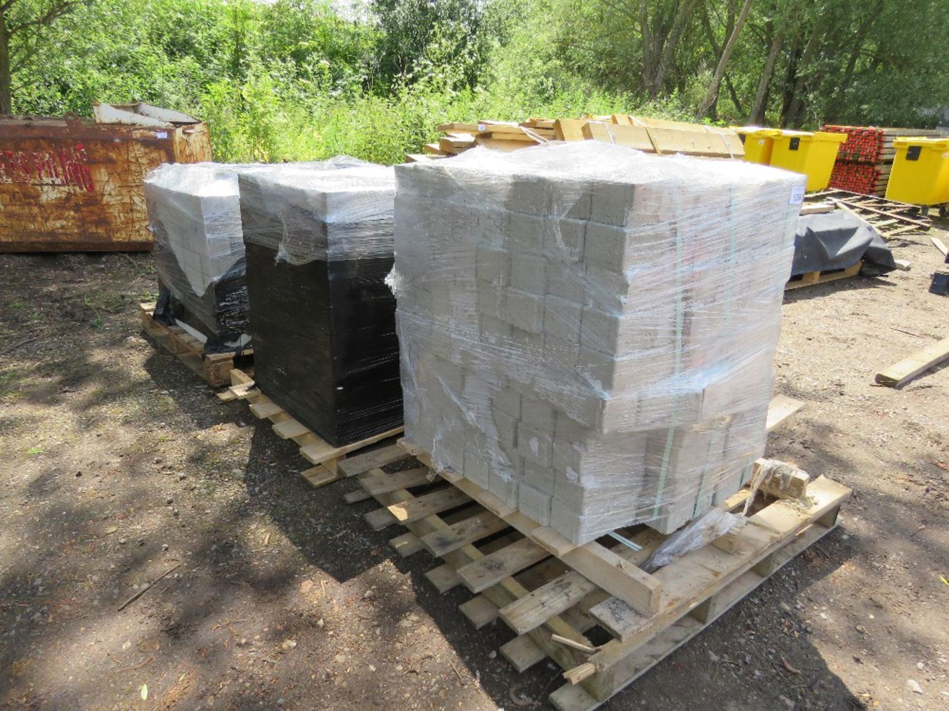 3 X PALLETS OF HEAVY DUTY PAVERS. THIS LOT IS SOLD UNDER THE AUCTIONEERS MARGIN SCHEME, THEREFORE NO - Image 2 of 7
