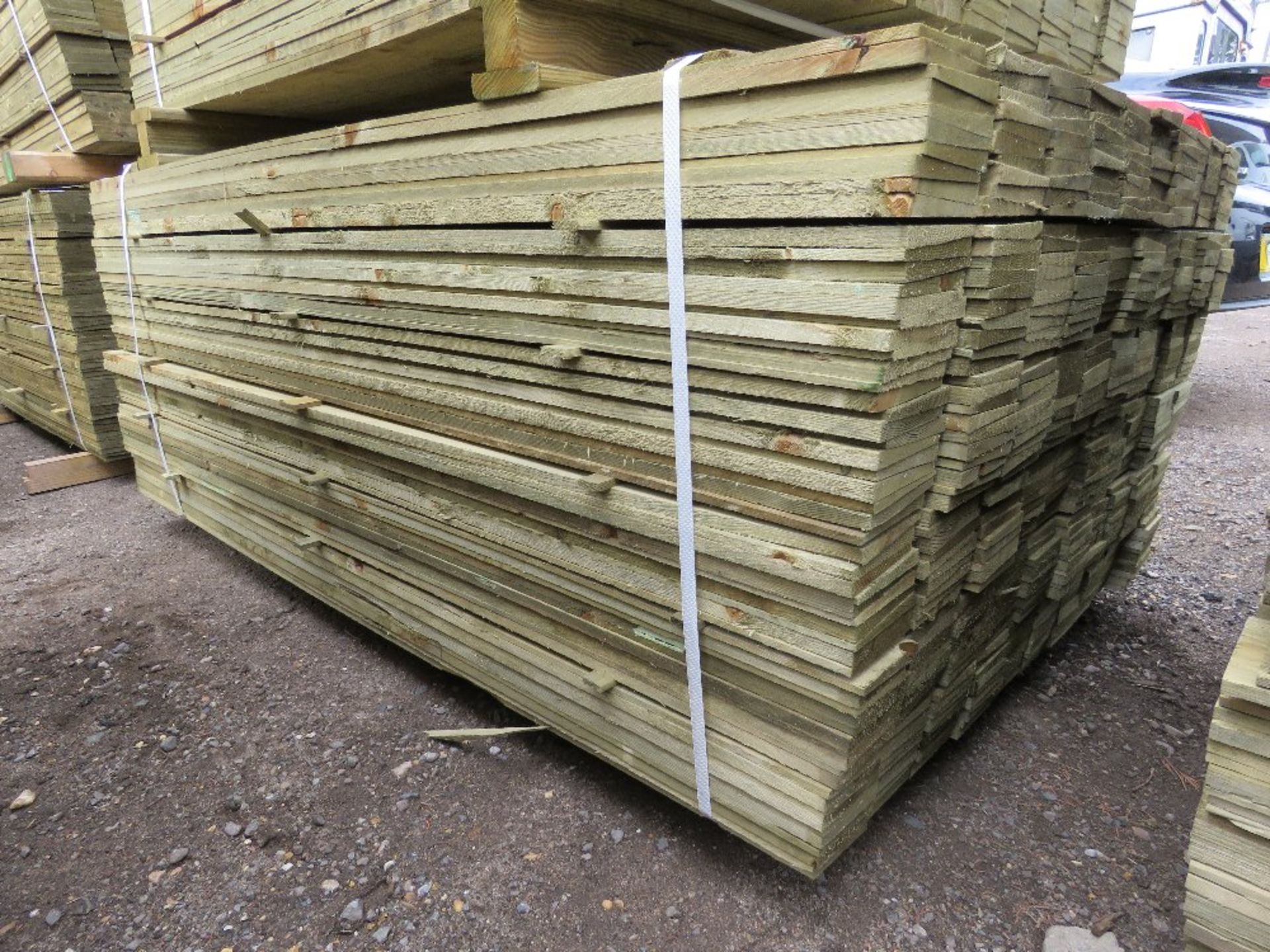 LARGE PACK OF PRESSURE TREATED FEATHER EDGE FENCE CLADDING TIMBERS. 1.80M LENGTH X 10CM WIDTH APPROX - Image 2 of 4
