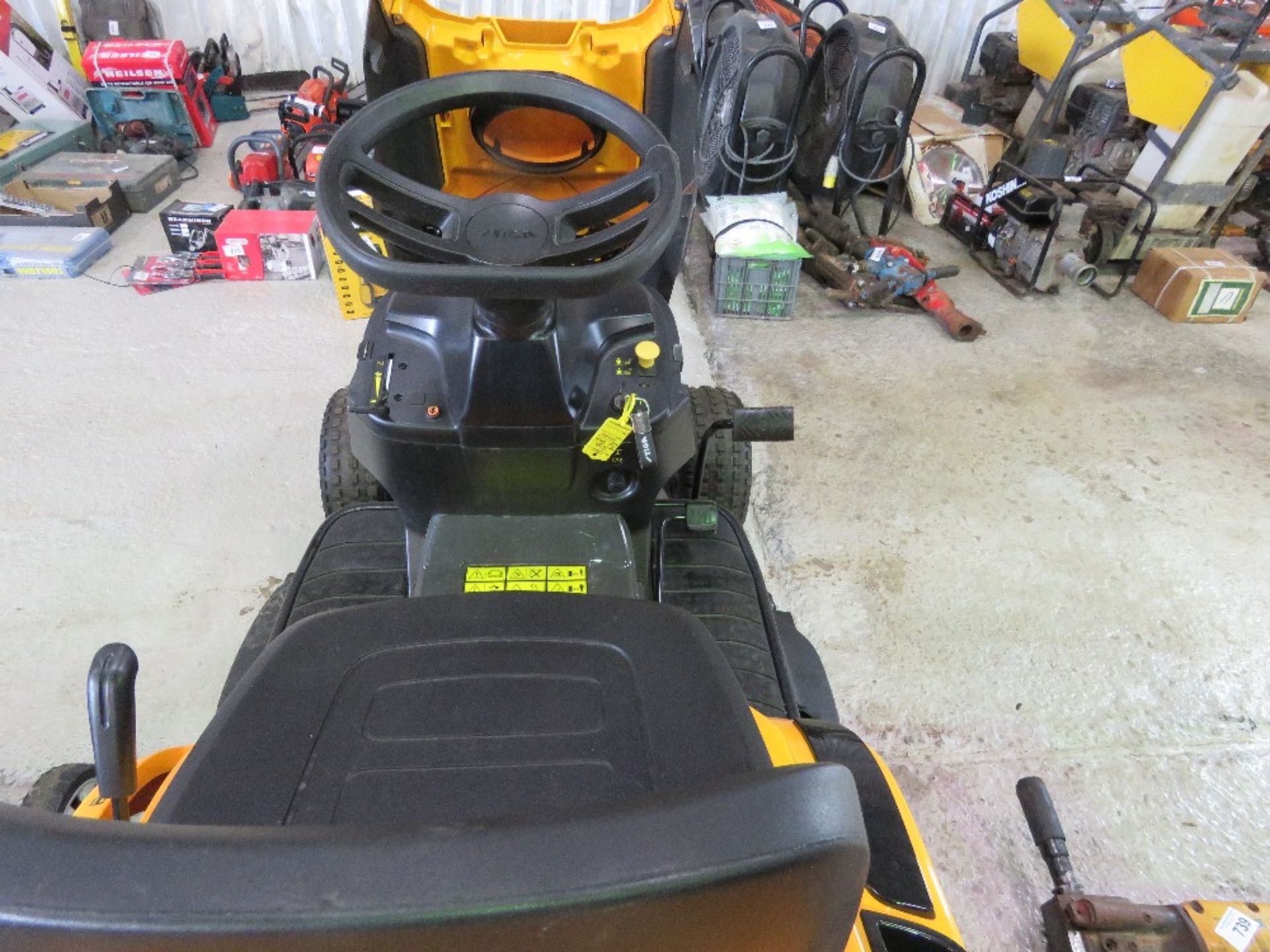 STIGA ESTATE 3098H RIDE ON MOWER, YEAR 2020, SHOP SOILED STOCK, UNUSED. WITH COLLECTOR. HYDRO DRIVE. - Image 6 of 7