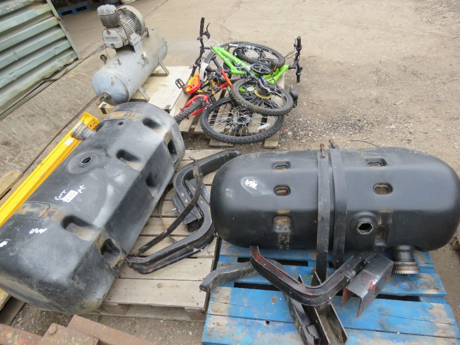 2 X PLASTIC MERCEDES LORRY FUEL TANKS, THIS LOT IS SOLD UNDER THE AUCTIONEERS MARGIN SCHEME, THEREF - Image 3 of 3