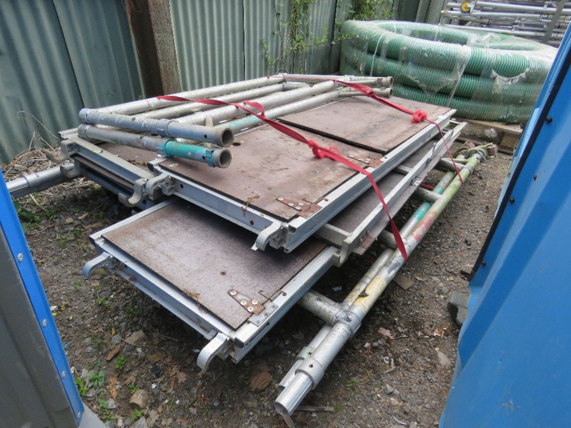 PALLET CONTAINING ALUMINIUM TOWER SCAFFOLD PARTS. THIS LOT IS SOLD UNDER THE AUCTIONEERS MARGIN SCHE - Image 3 of 4