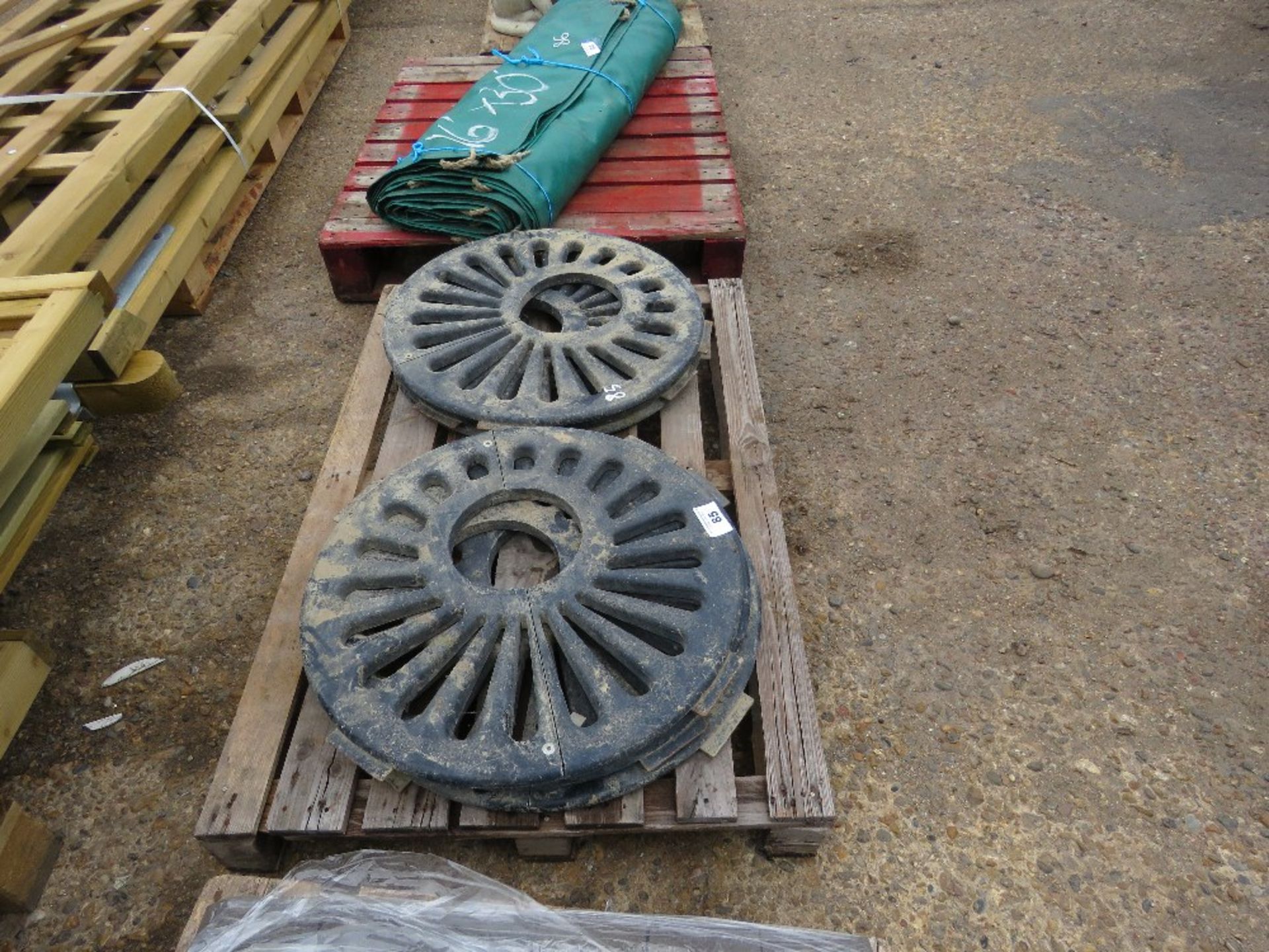6 X TREE SURROUNDING GRILLES, 63CM DIAMETER APPROX. THIS LOT IS SOLD UNDER THE AUCTIONEERS MARGIN SC - Image 3 of 4
