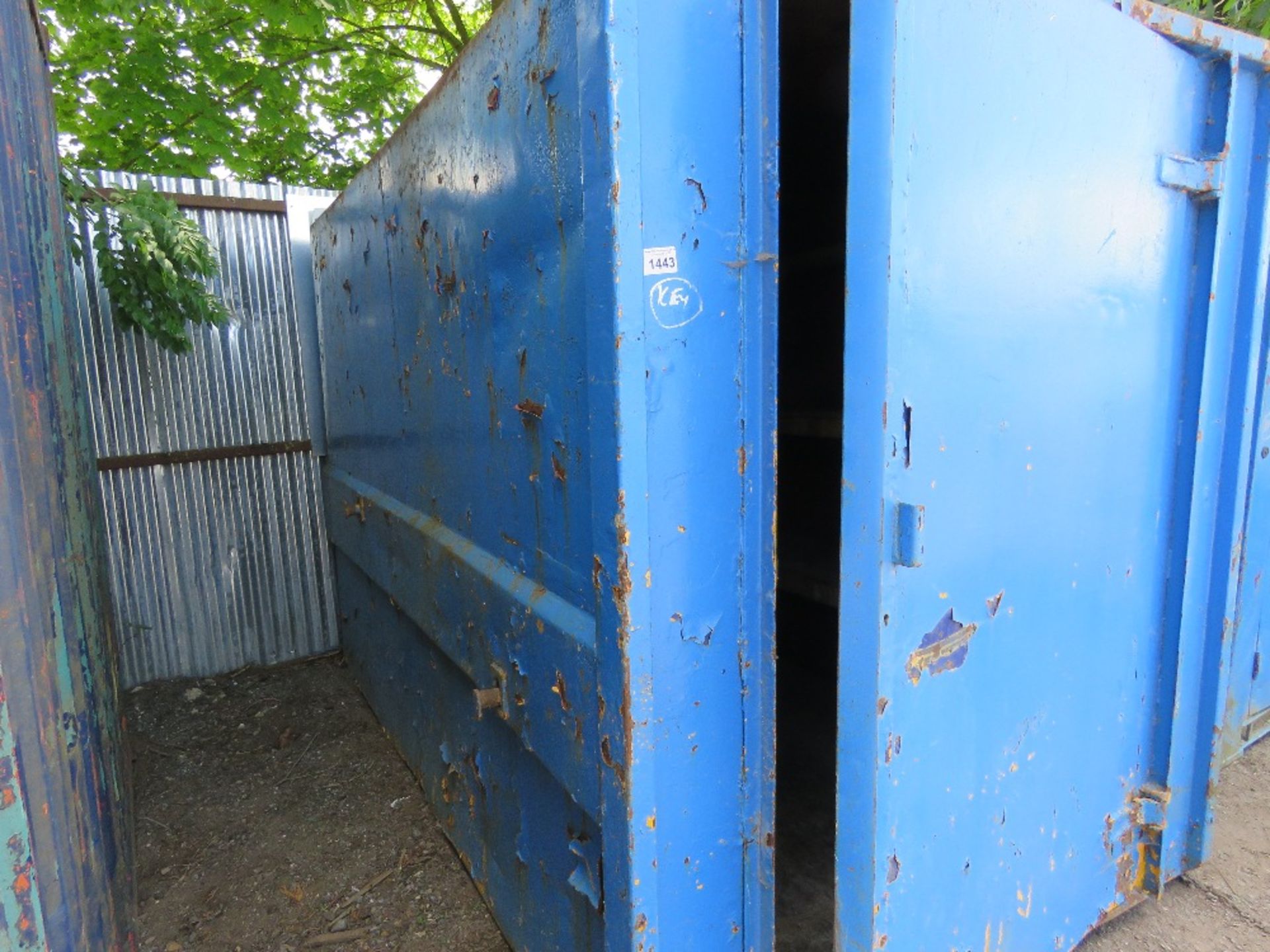CHAIN LIFT SKIP TYPE ENCLOSED STORAGE CONTAINER 6FT WIDE X 10FT LENGTH APPROX WITH KEY. TS13. - Image 2 of 5