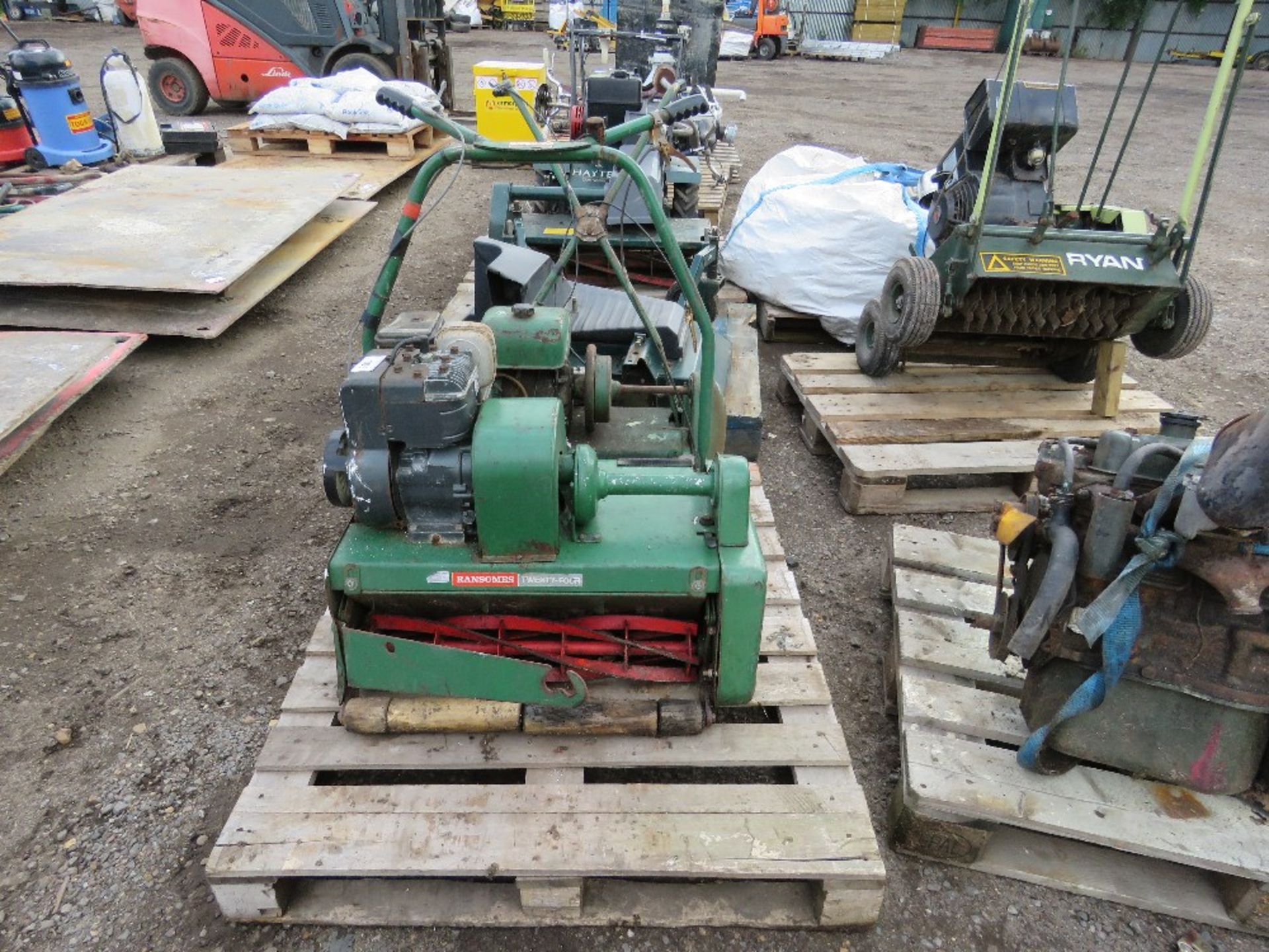 2 X RANSOMES CYLINDER MOWERS: AUTO CERTES PLUS A TWENTY FOUR TYPE, NO BOXES.. SOURCED FROM UNIVERSIT - Image 3 of 3