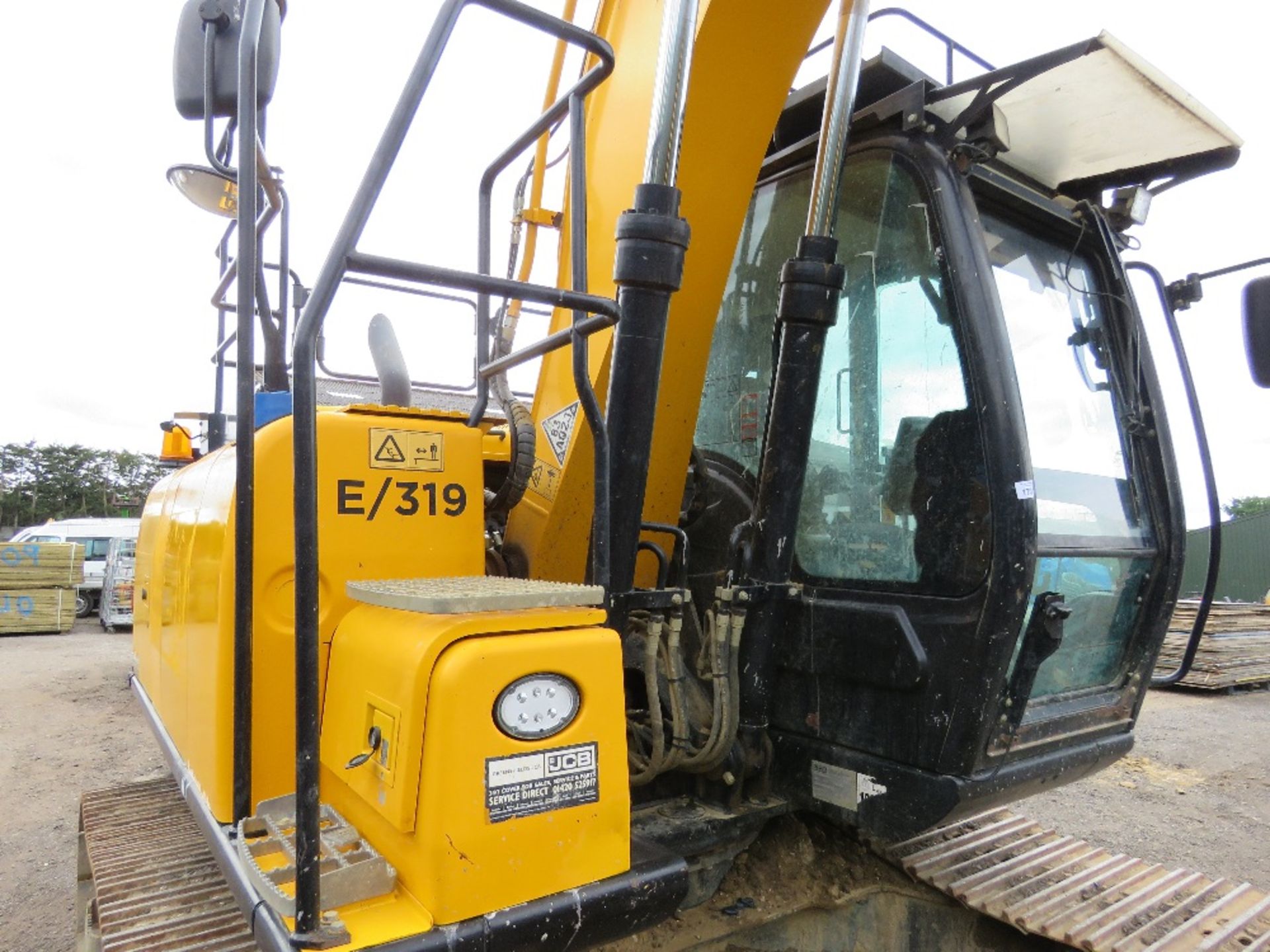 JCB JS130LC +T4F STEEL TRACKED 13 TONNE EXCAVATOR WITH 3 BUCKETS, YEAR 2017. 10% BP ON THIS LOT!! - Image 2 of 14