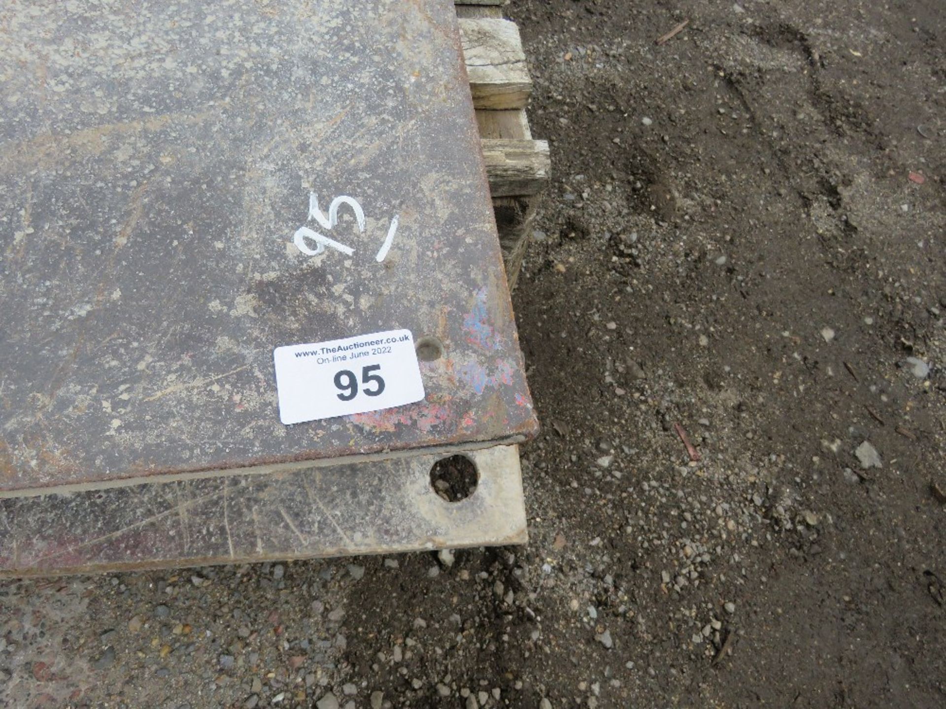 3 X SMALL SIZED STEEL ROAD PLATES, 11MM THICKNESS APPROX. 2@1MX1M PLUS ANOTHER C.26M X 1.66M MAX(PAR - Image 5 of 5