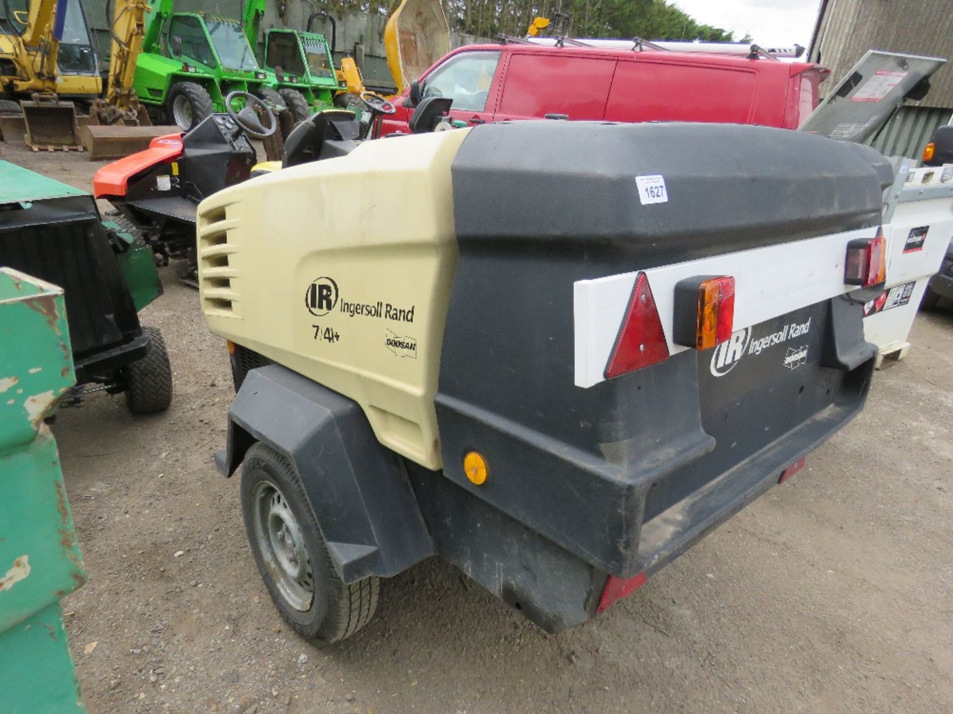 INGERSOLL RAND 741+ TOWED COMPRESSOR, YEAR 2011 BUILD. 1169 REC HOURS. SN:UN571FXXBY430386. WHEN TE - Image 3 of 8