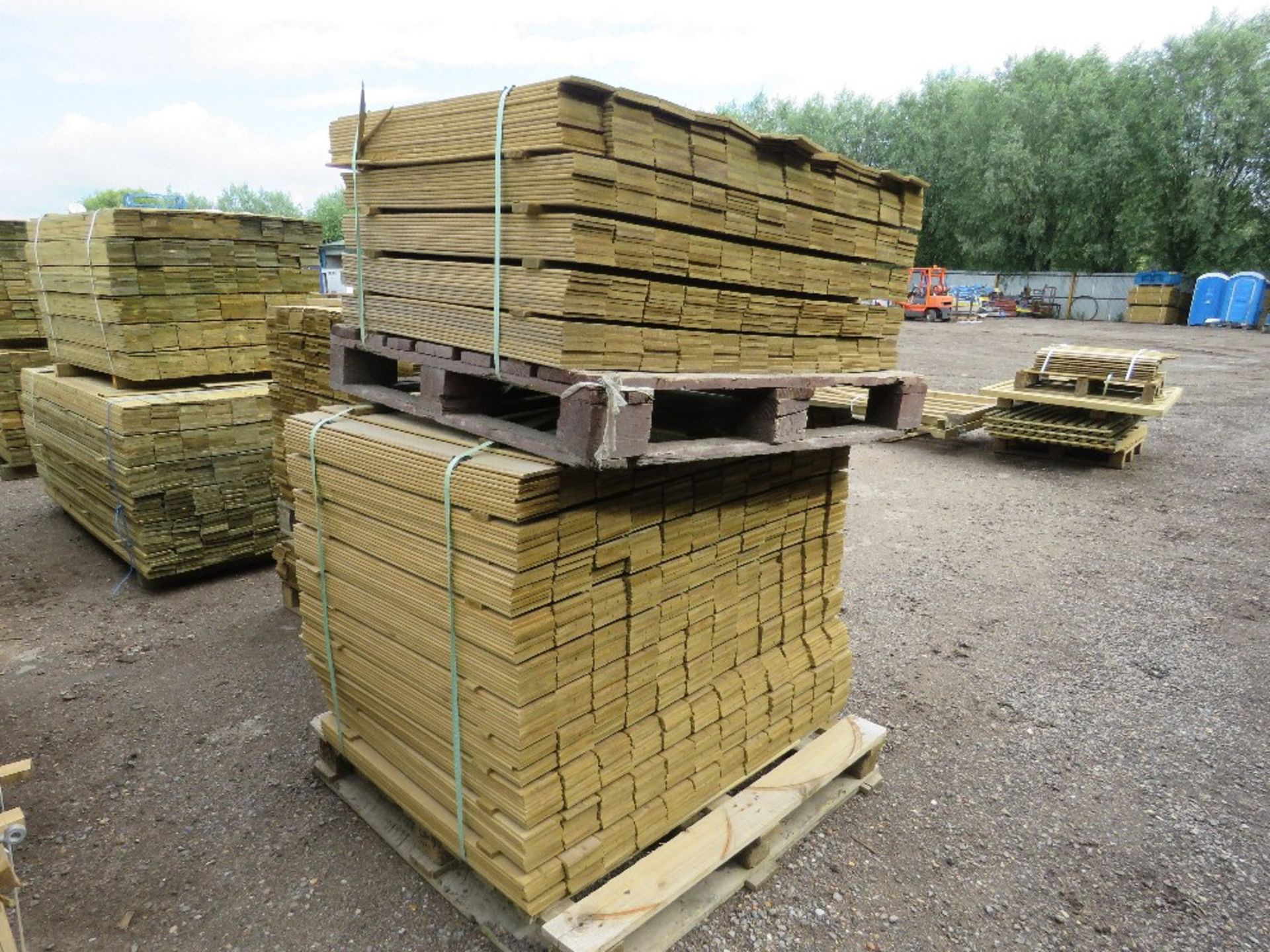 2 X PALLETS OF HIT AND MISS CLADDING TIMBERS, 0.83M LENGTH X 95MM WIDTH APPROX. - Image 3 of 4