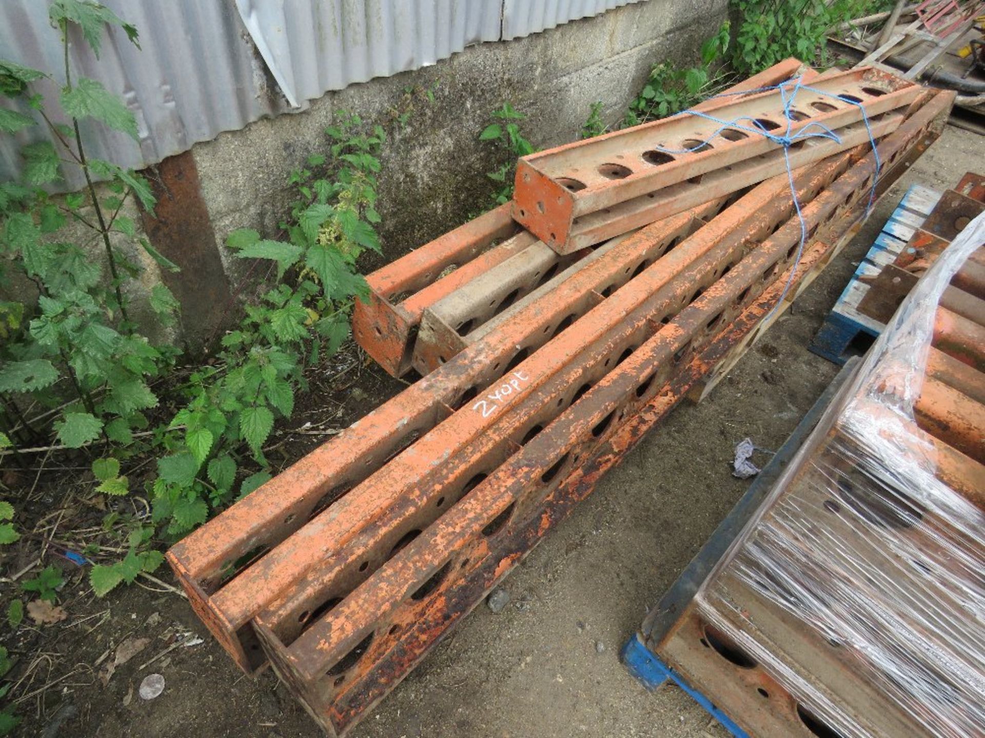 ASSORTED STRONG BACK TYPE FORMWORK SUPPORT BEAMS, 0.7M-3.6M APPROX PLUS ADJUSTABLE SUPPORTS. DIRECT - Image 2 of 5