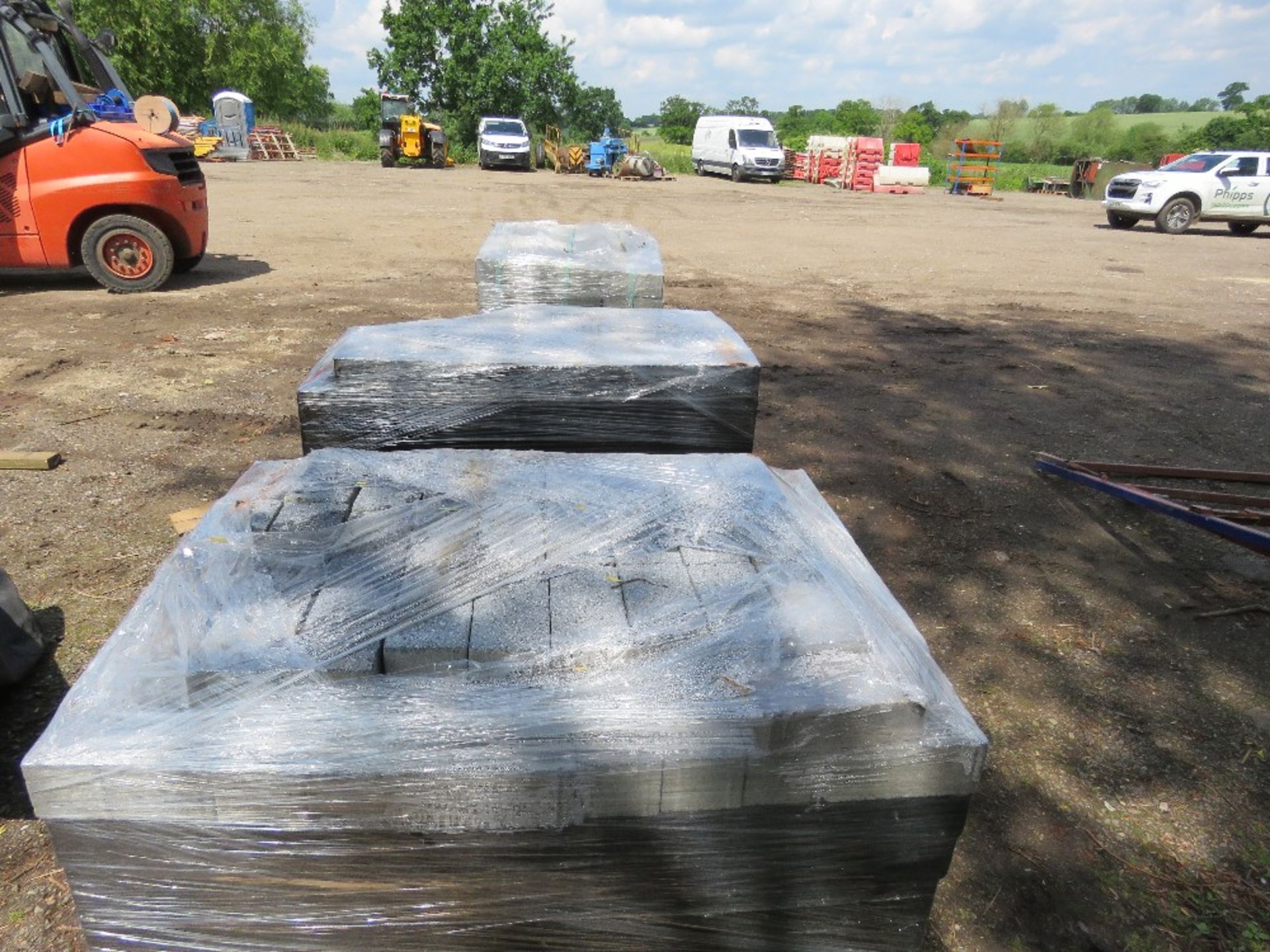 3 X PALLETS OF HEAVY DUTY PAVERS. THIS LOT IS SOLD UNDER THE AUCTIONEERS MARGIN SCHEME, THEREFORE NO - Image 5 of 7