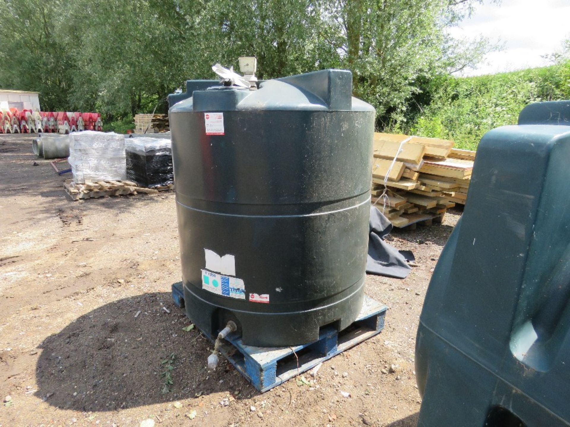 TITAN V1300 DIESEL TANK. THIS LOT IS SOLD UNDER THE AUCTIONEERS MARGIN SCHEME, THEREFORE NO VAT WILL - Image 2 of 3