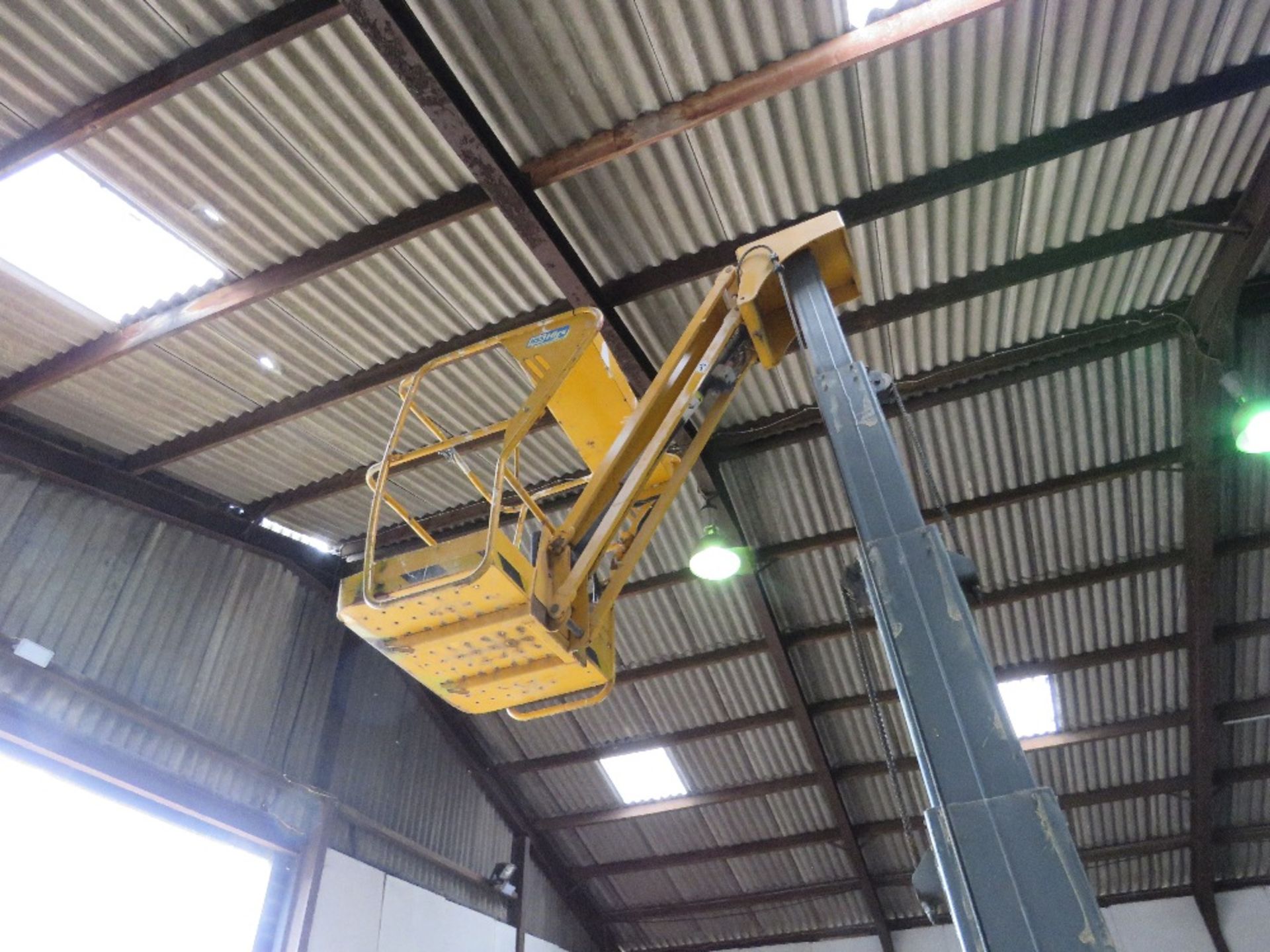 HAULOTTE MAT STAR 10-1 MAST LIFT UNIT, YEAR 2007. SN:ME105404. SHOWING 34 HOURS ON THE CLOCK??. WHEN - Image 2 of 9