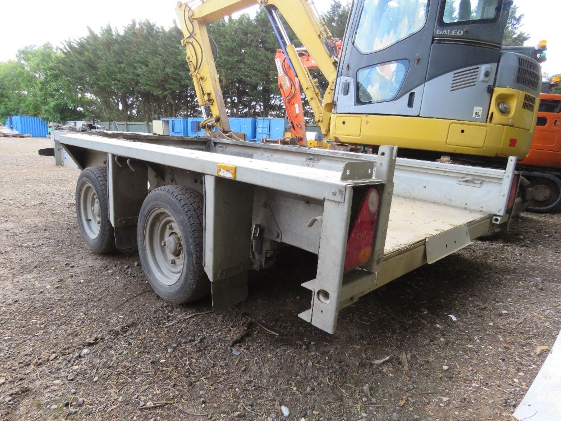 IFOR WILLIAMS TWIN AXLED GD105 PLANT TRAILER 1.6M X 3.05M INTERNAL DIMENSIONS. DRAWBAR CODE: FC24957 - Image 4 of 7