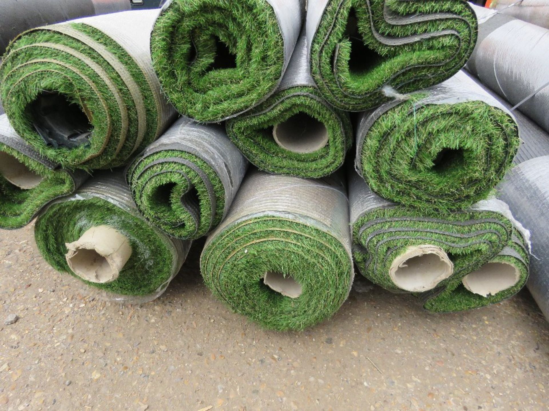 PALLET OF QUALITY GRADE ASTRO TURF GRASS MATTING, PART ROLLS AS SHOWN IN IMAGES. THIS LOT IS SOLD U - Image 2 of 3