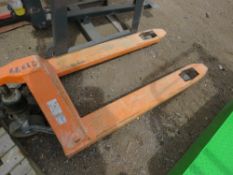 PALLET TRUCK.