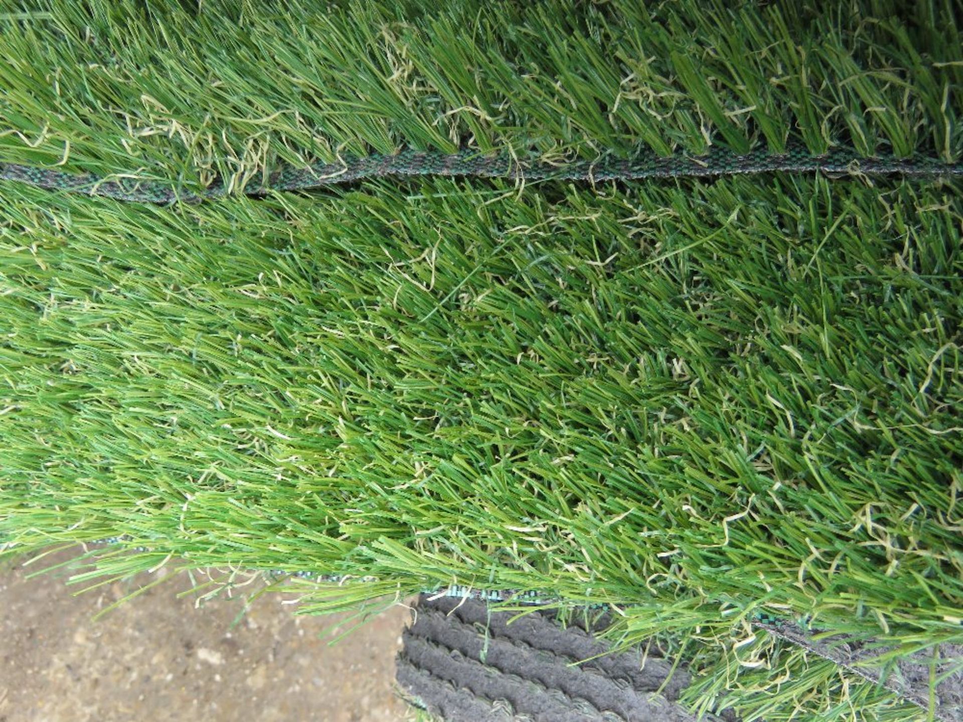 PALLET OF QUALITY GRADE ASTRO TURF GRASS MATTING, PART ROLLS AS SHOWN IN IMAGES. THIS LOT IS SOLD U - Image 3 of 3